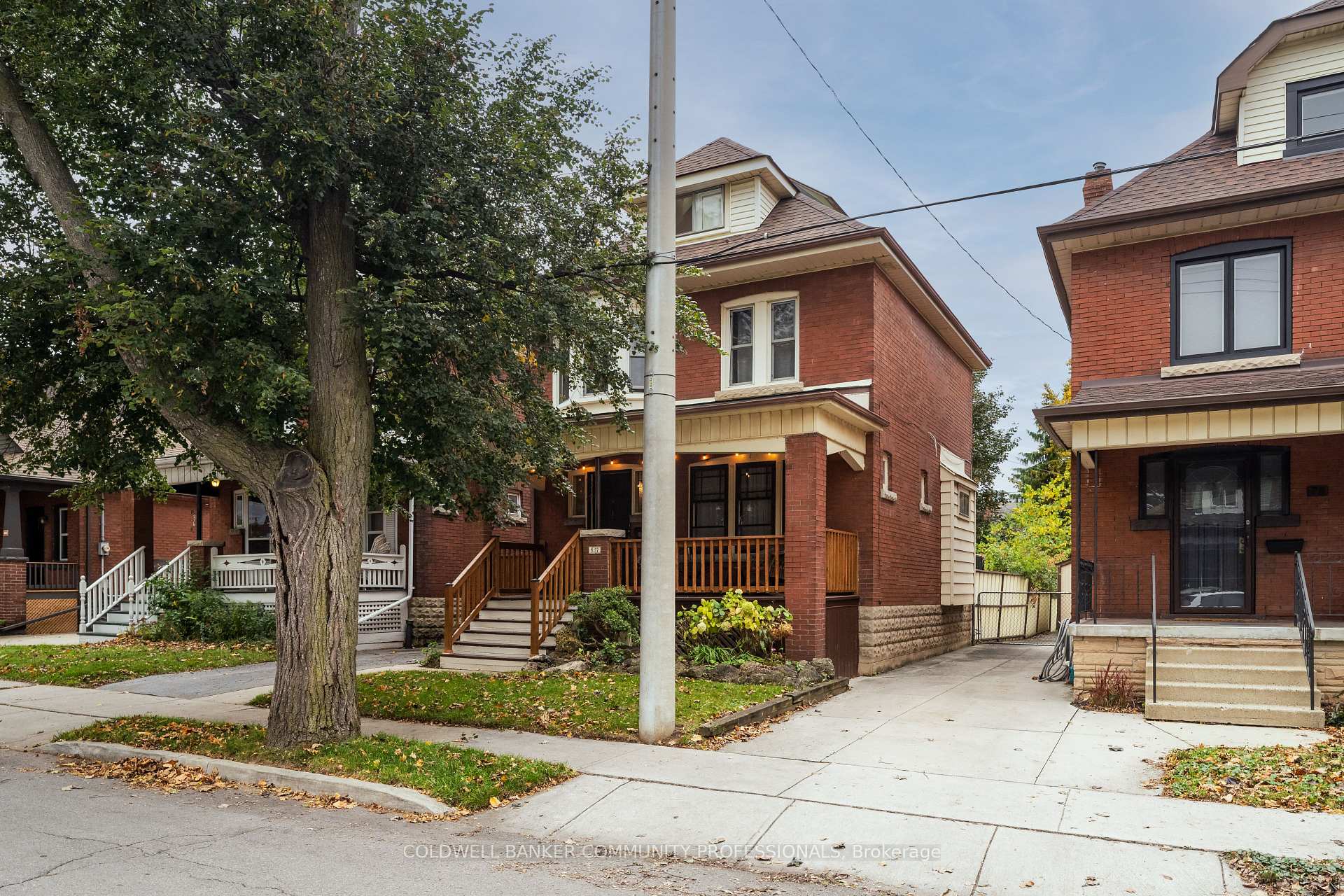 Photo 2 of 82 Province Street S, Hamilton, Delta — HOMEH