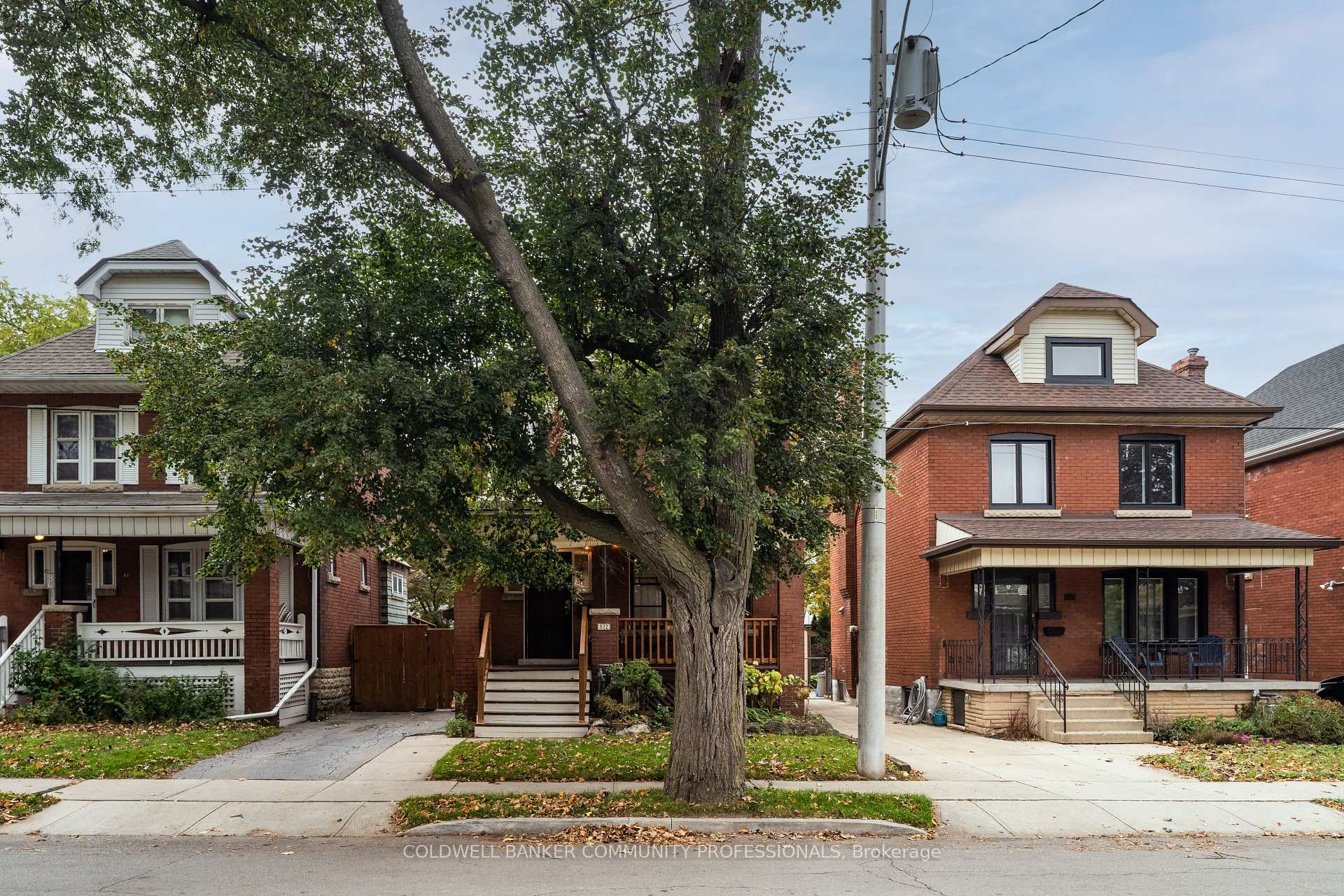 Photo 4 of 82 Province Street S, Hamilton, Delta — HOMEH