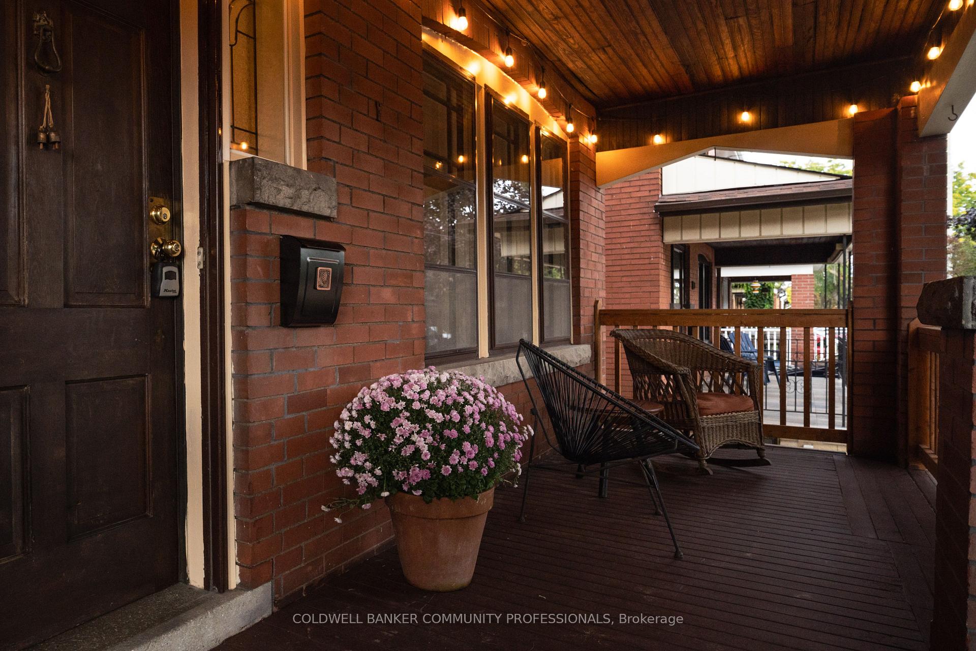 Photo 5 of 82 Province Street S, Hamilton, Delta — HOMEH
