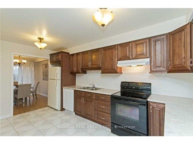 Photo 4 of 161 Dicenzo Drive, Hamilton, Greeningdon — HOMEH