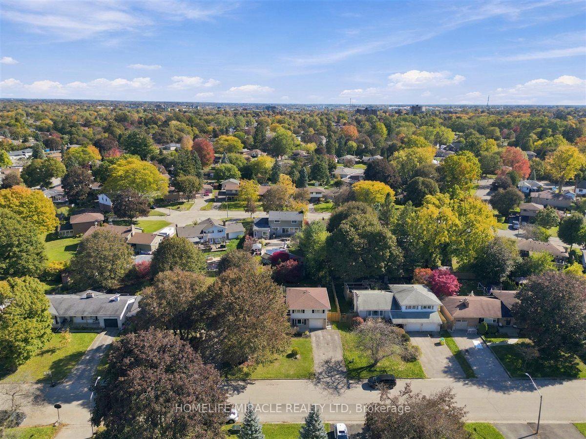 Photo 3 of 15 Meadow Road, Brantford, Greenbrier — HOMEH
