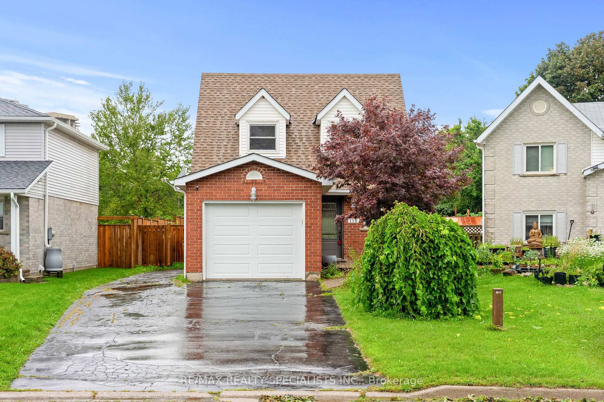 Photo 2 of 110 Steeles Crescent, Cambridge — HOMEH