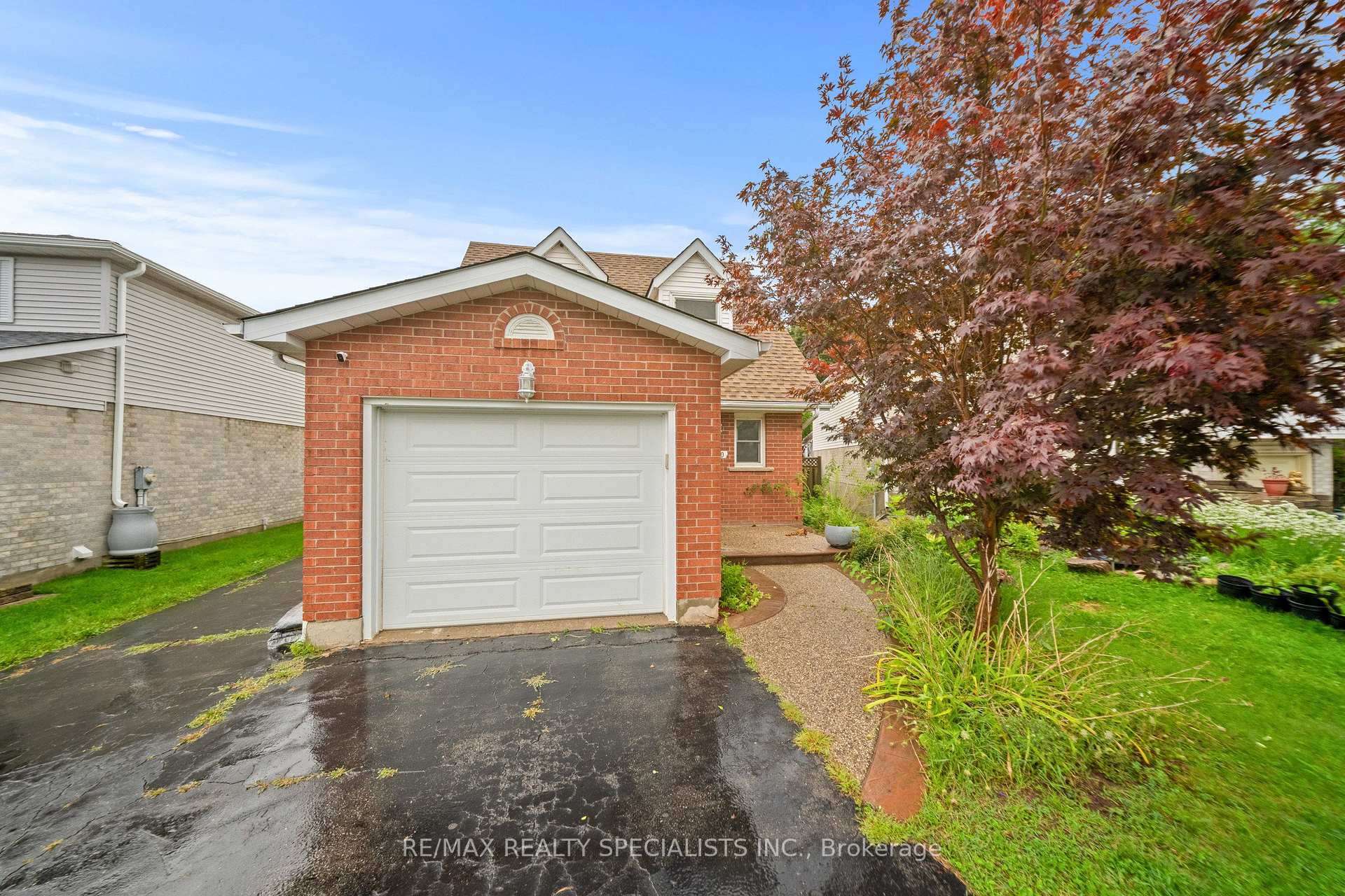 Photo 4 of 110 Steeles Crescent, Cambridge — HOMEH