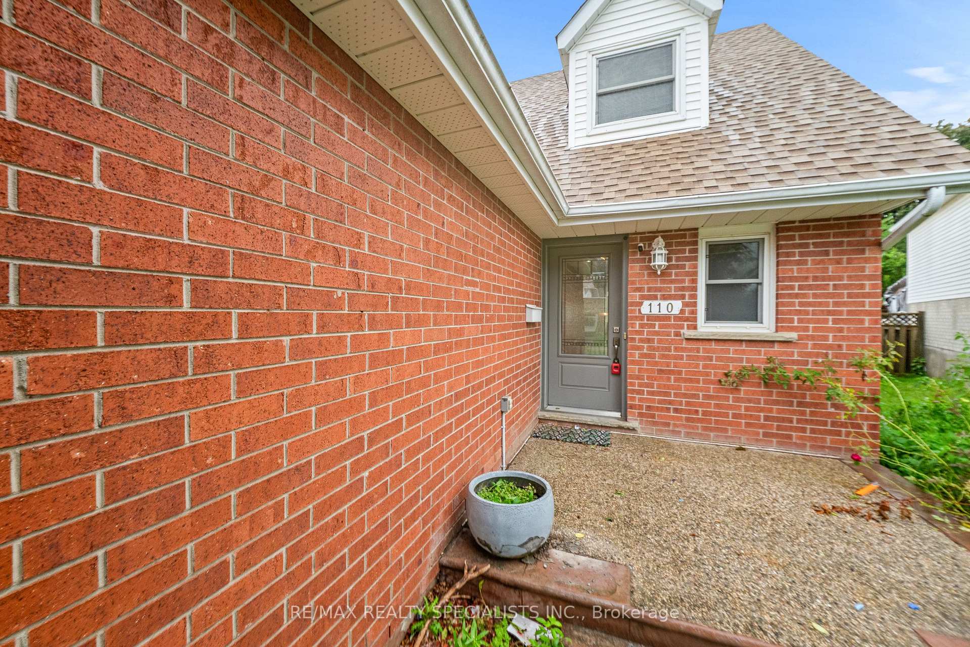 Photo 5 of 110 Steeles Crescent, Cambridge — HOMEH