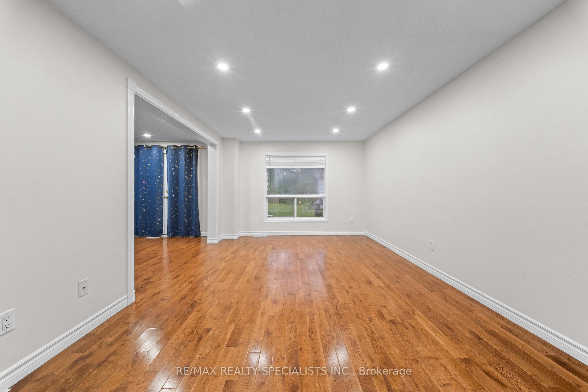 Photo 8 of 110 Steeles Crescent, Cambridge — HOMEH
