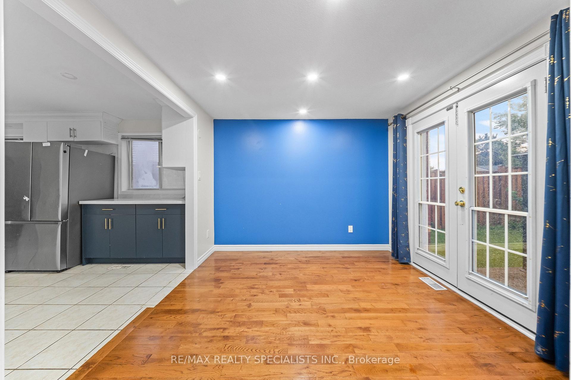 Photo 11 of 110 Steeles Crescent, Cambridge — HOMEH