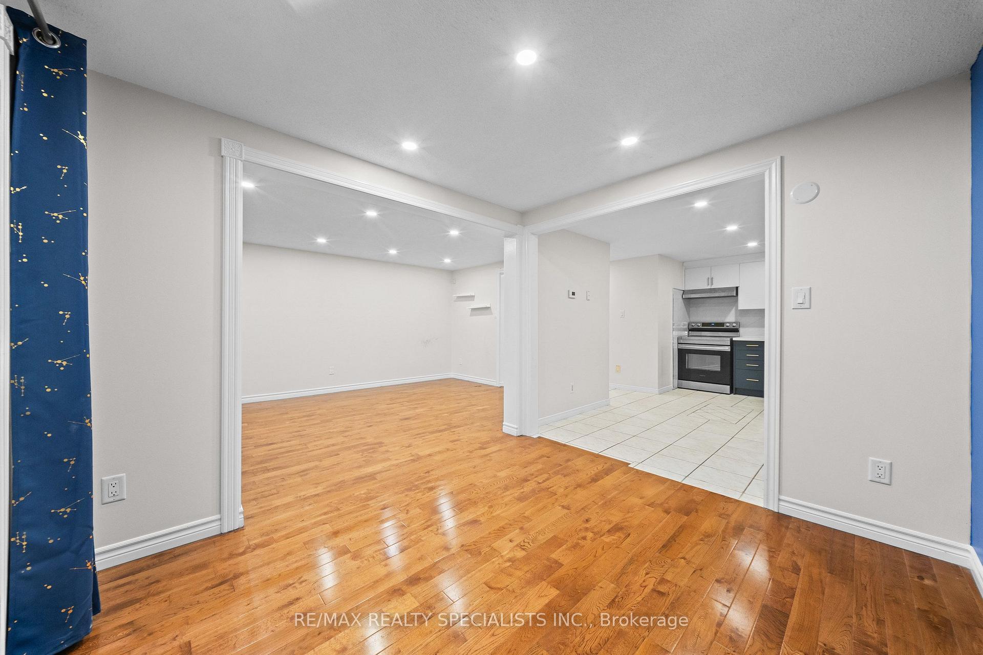 Photo 12 of 110 Steeles Crescent, Cambridge — HOMEH