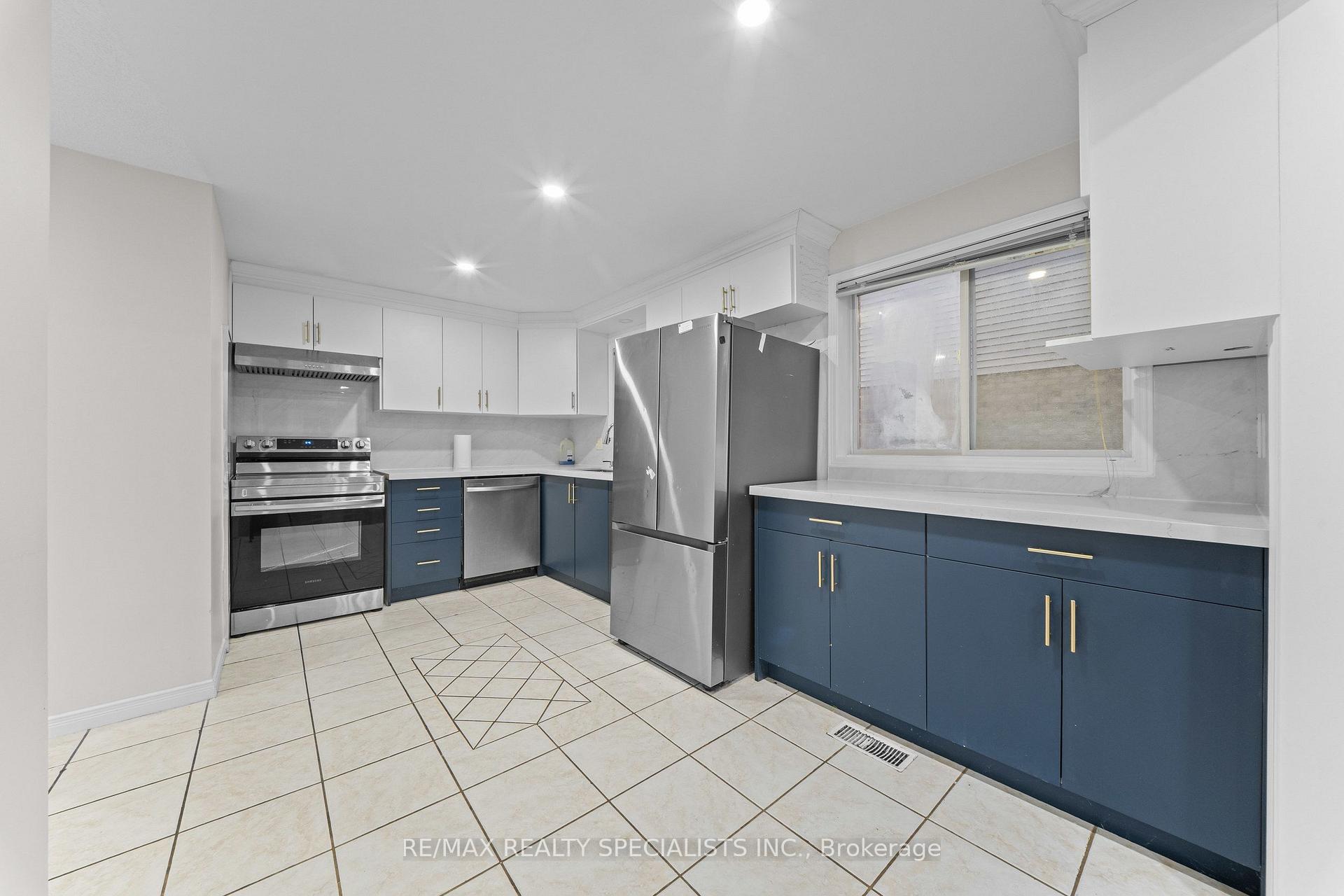 Photo 13 of 110 Steeles Crescent, Cambridge — HOMEH