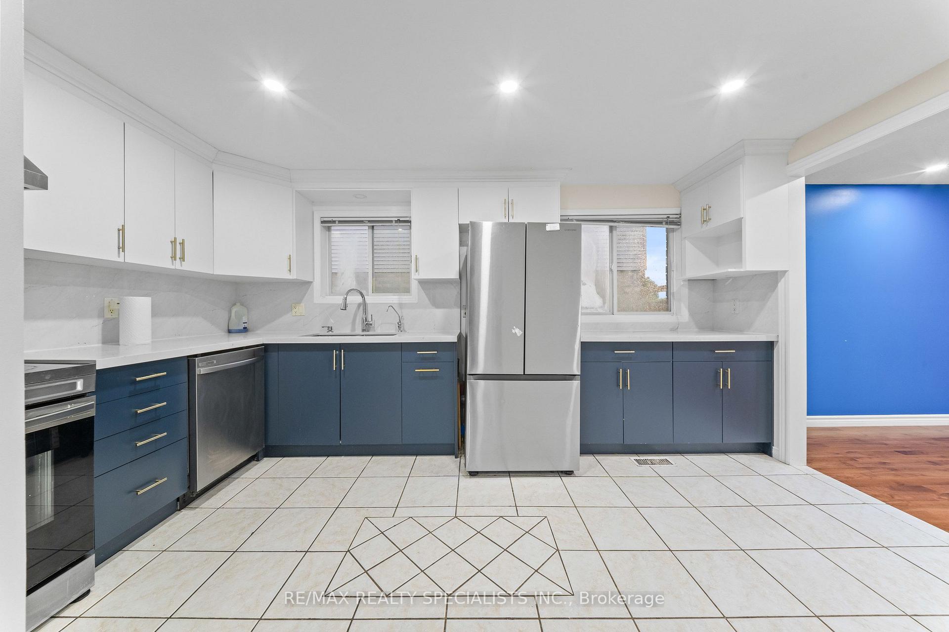 Photo 14 of 110 Steeles Crescent, Cambridge — HOMEH