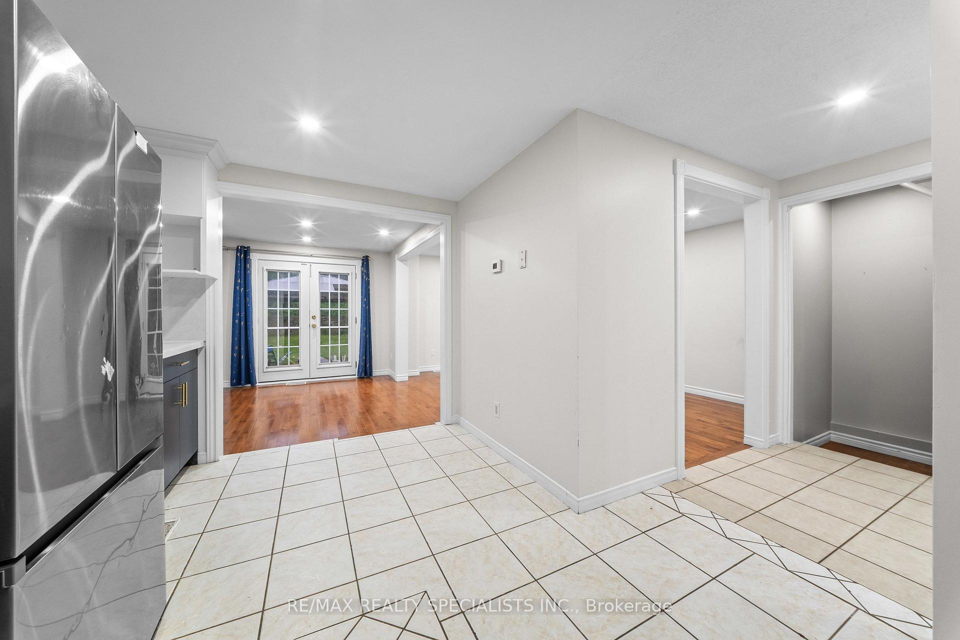 Photo 16 of 110 Steeles Crescent, Cambridge — HOMEH