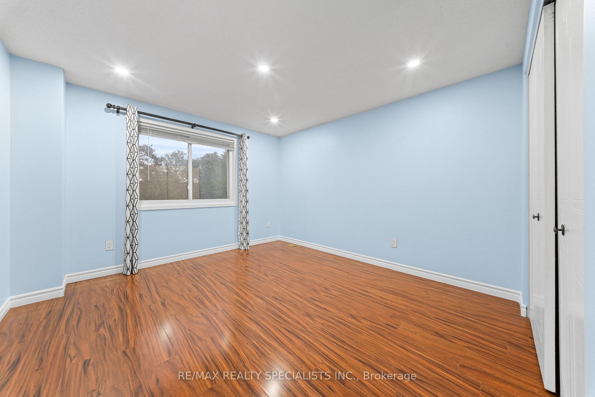 Photo 20 of 110 Steeles Crescent, Cambridge — HOMEH