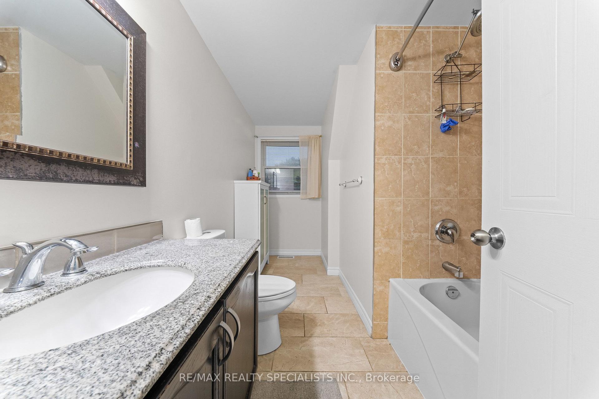 Photo 23 of 110 Steeles Crescent, Cambridge — HOMEH