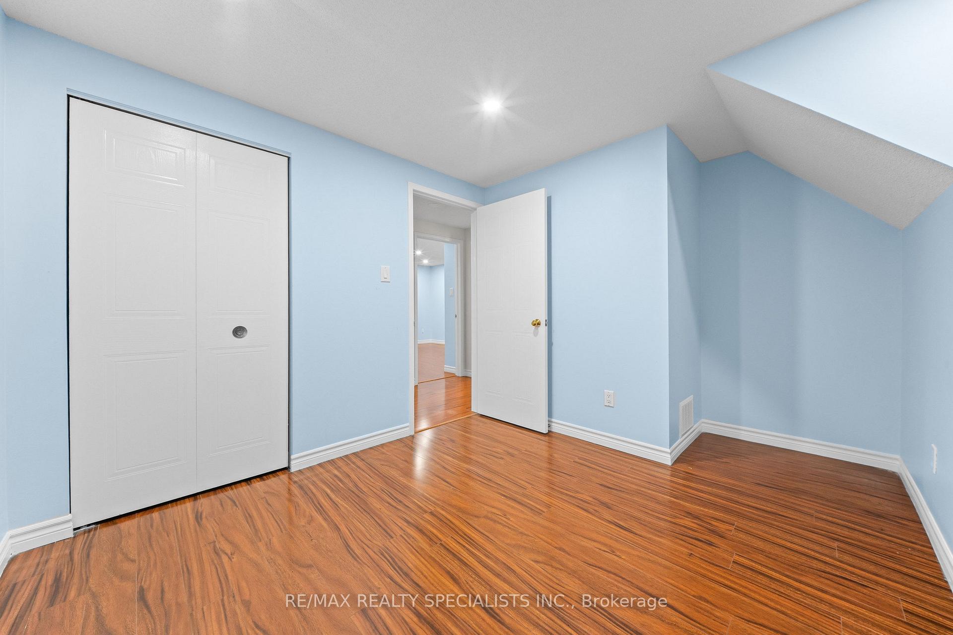 Photo 25 of 110 Steeles Crescent, Cambridge — HOMEH
