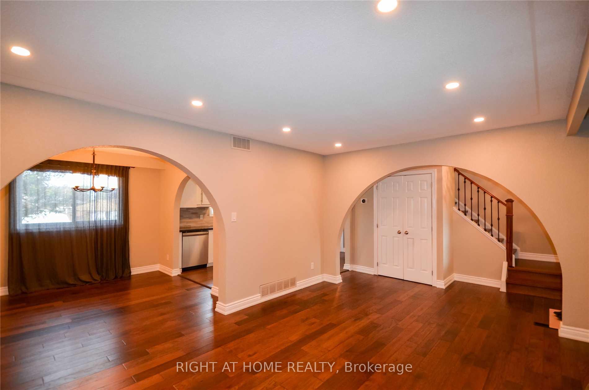 Photo 2 of 11 Kinnison Court, Ajax, South East — HOMEH