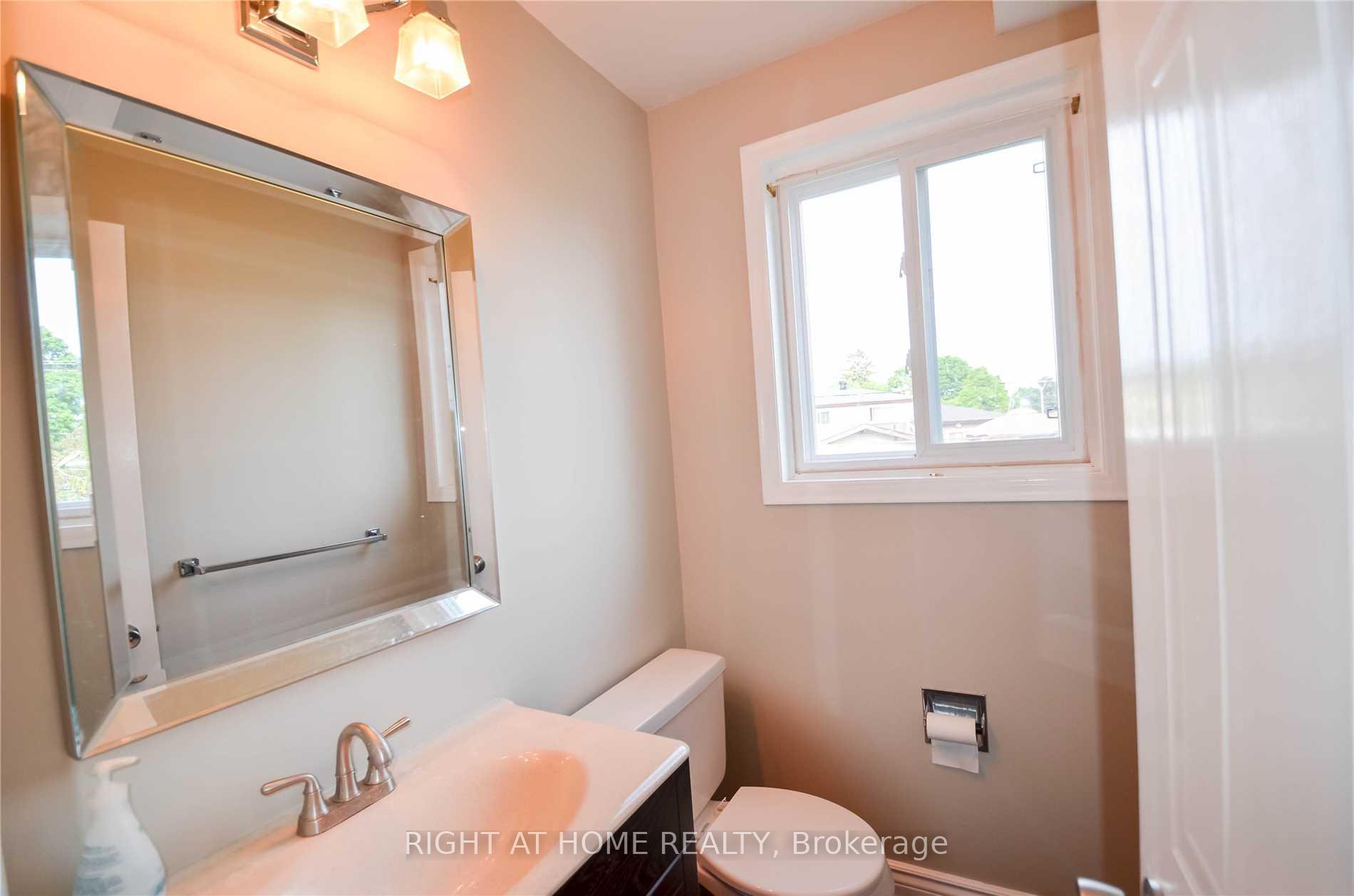 Photo 6 of 11 Kinnison Court, Ajax, South East — HOMEH