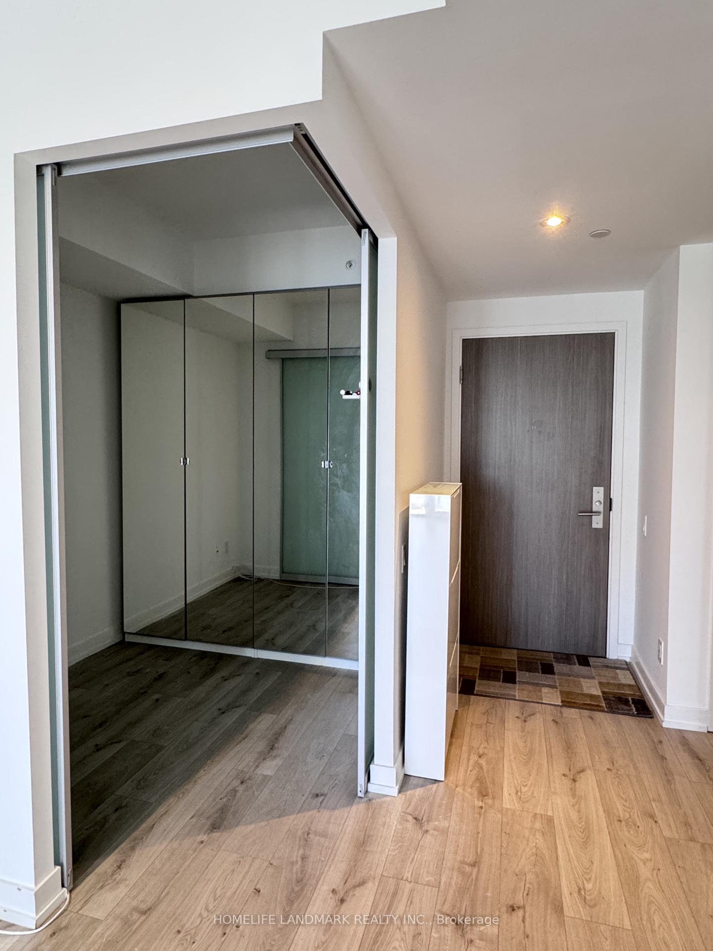 Photo 5 of Unit 2211, 161 Roehampton Avenue, Toronto, Mount Pleasant West — HOMEH
