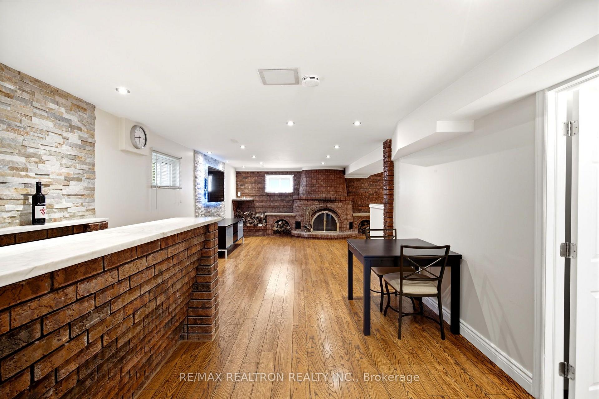 Photo 22 of 118 Surbray Grove, Mississauga, Fairview — HOMEH