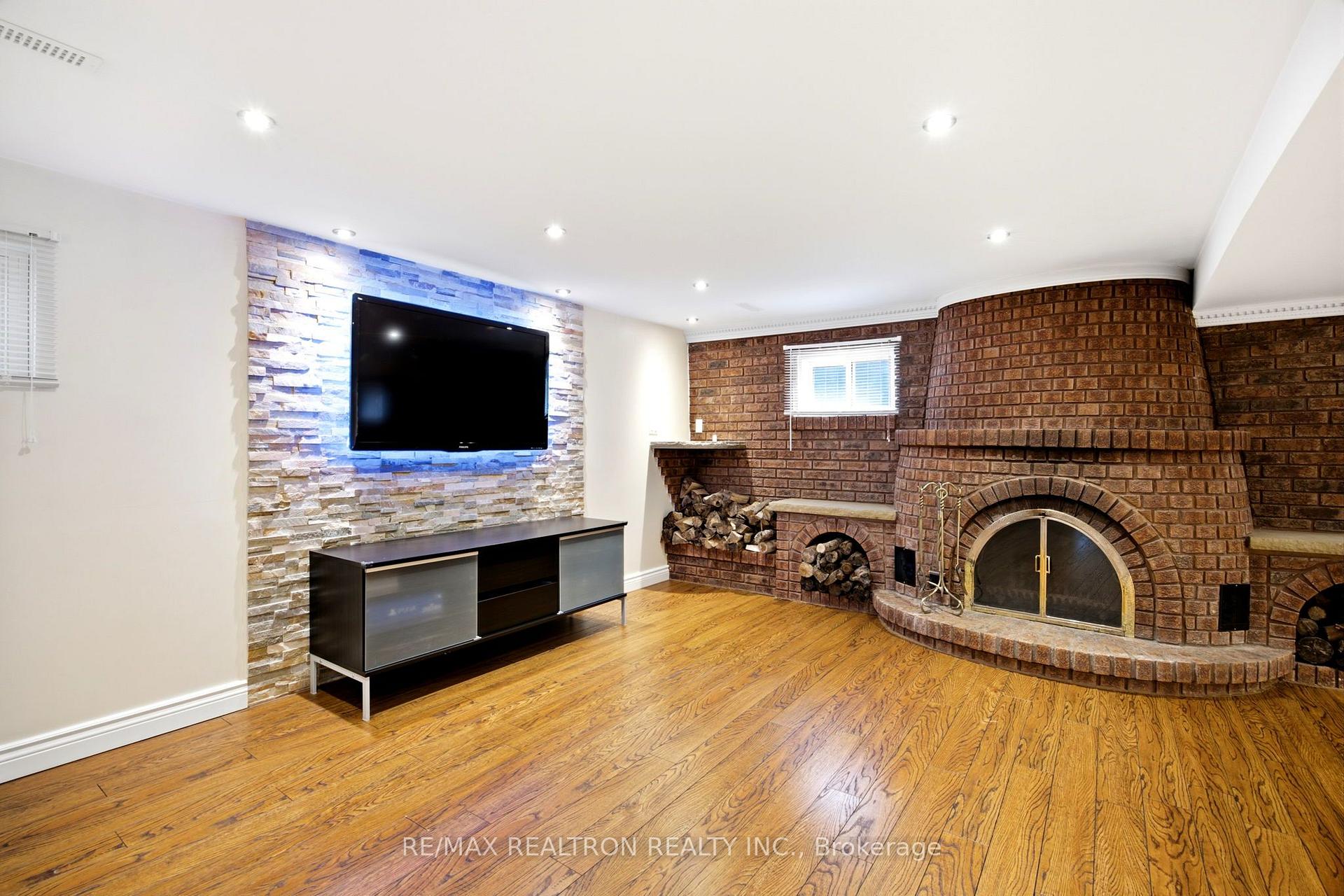 Photo 26 of 118 Surbray Grove, Mississauga, Fairview — HOMEH