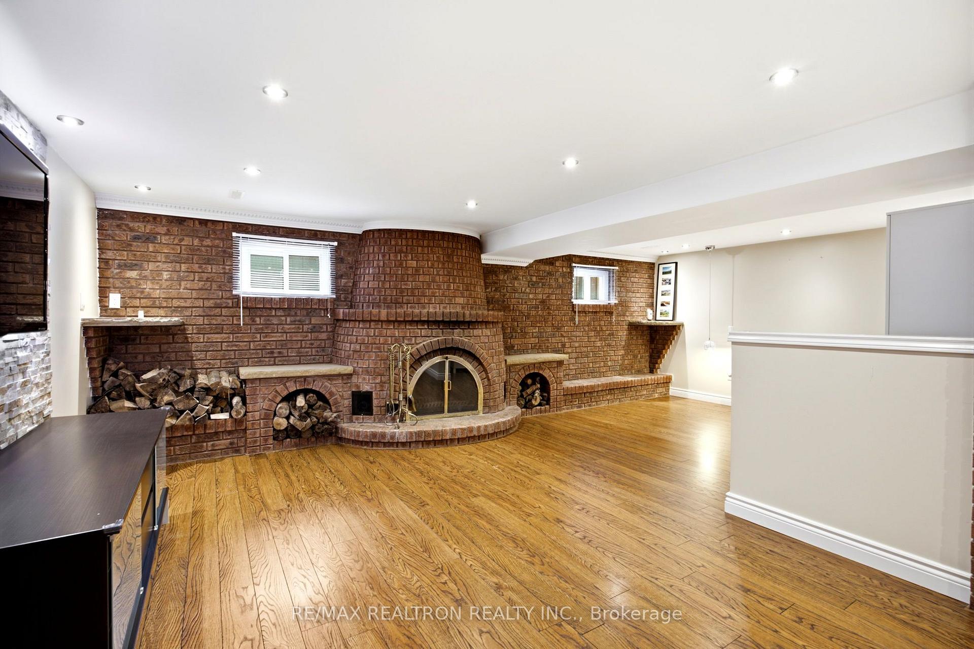 Photo 27 of 118 Surbray Grove, Mississauga, Fairview — HOMEH