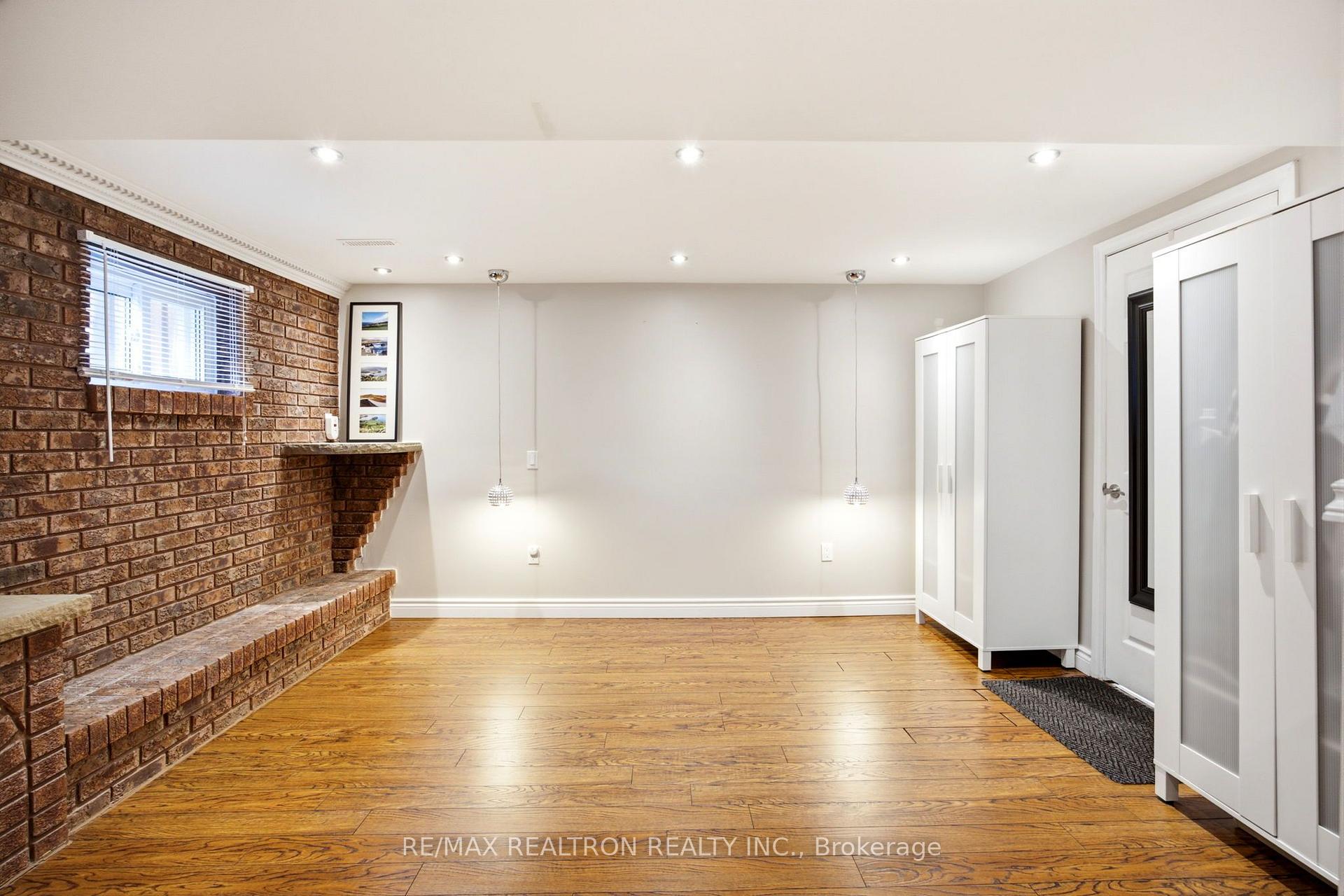 Photo 28 of 118 Surbray Grove, Mississauga, Fairview — HOMEH