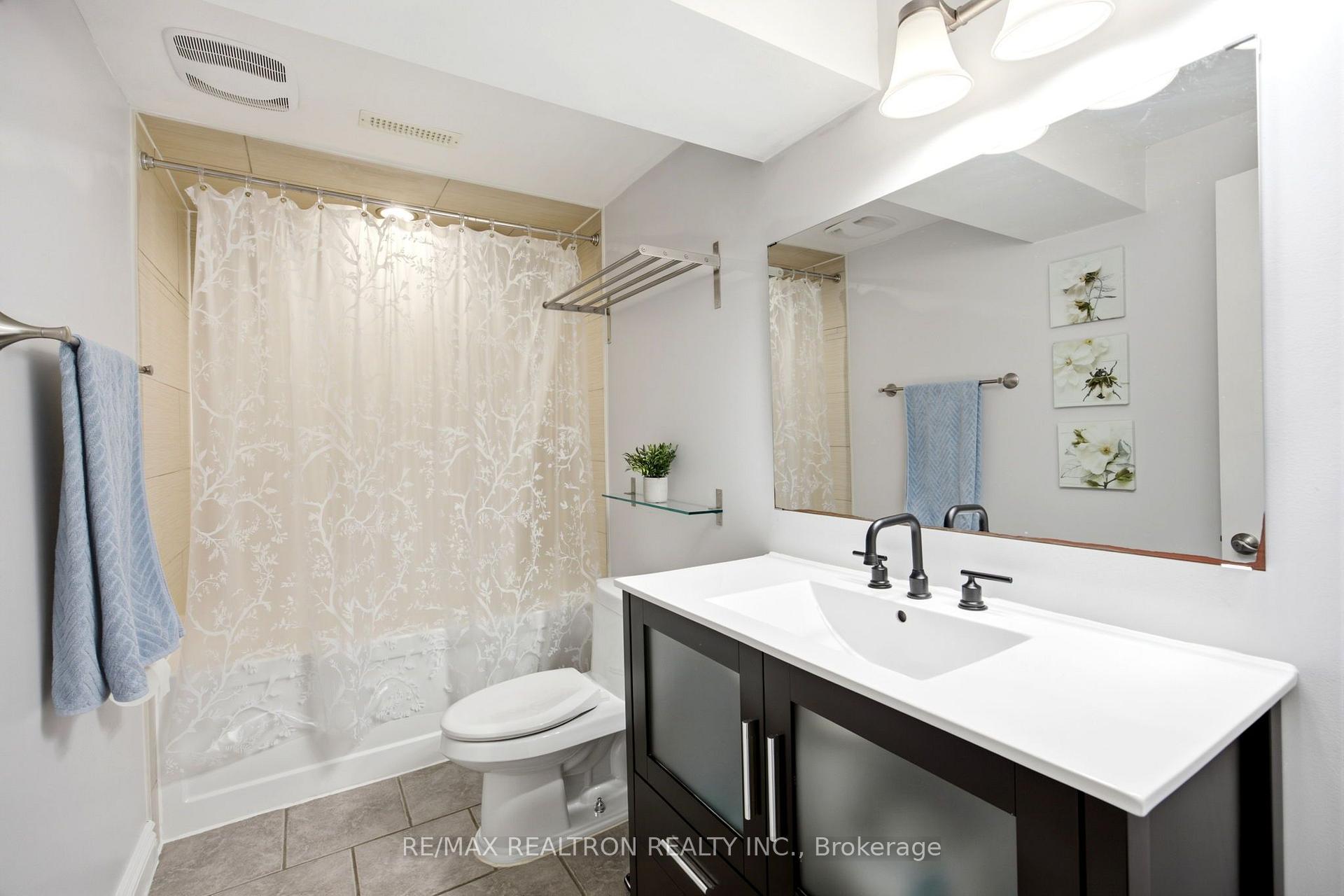 Photo 29 of 118 Surbray Grove, Mississauga, Fairview — HOMEH