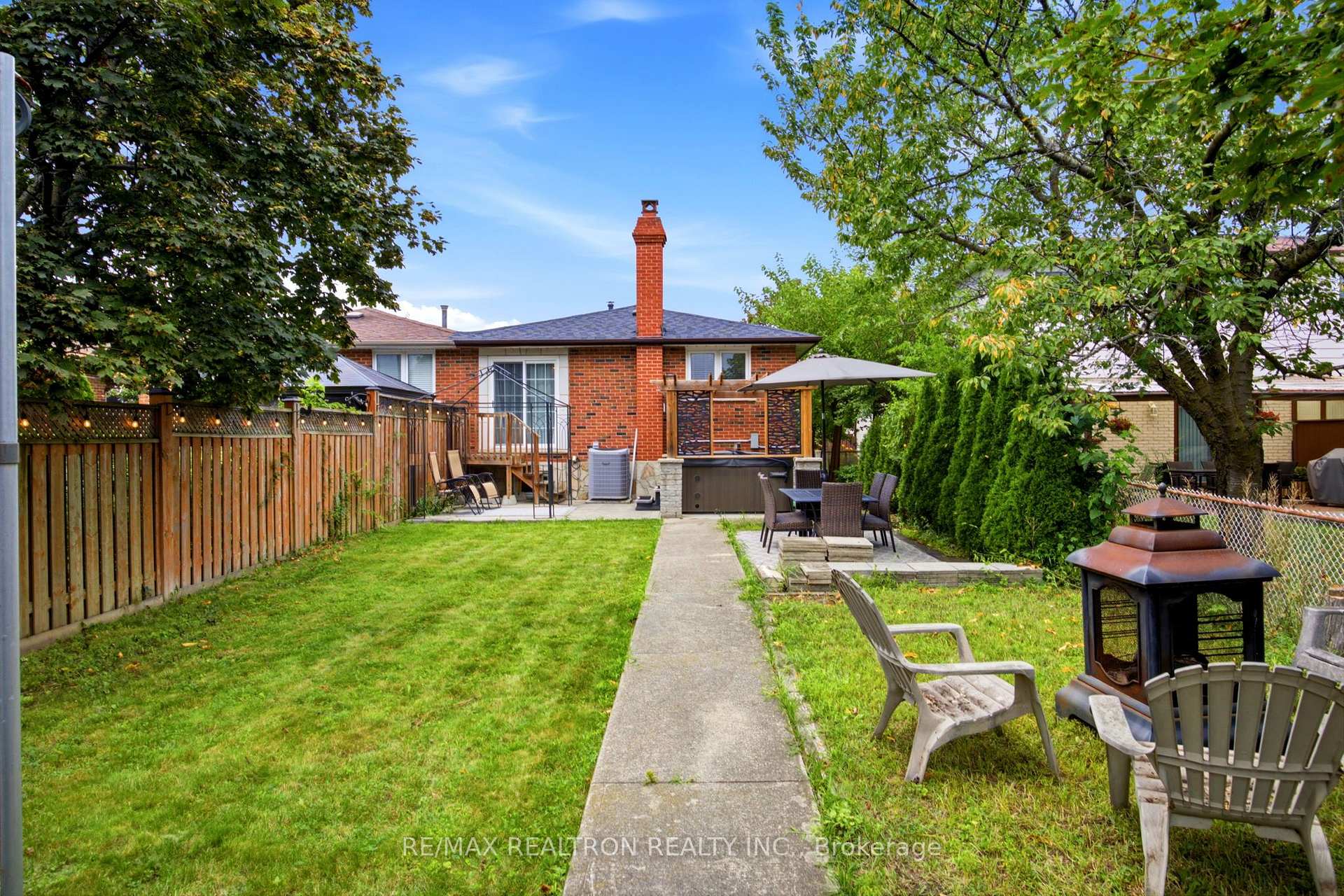 Photo 31 of 118 Surbray Grove, Mississauga, Fairview — HOMEH