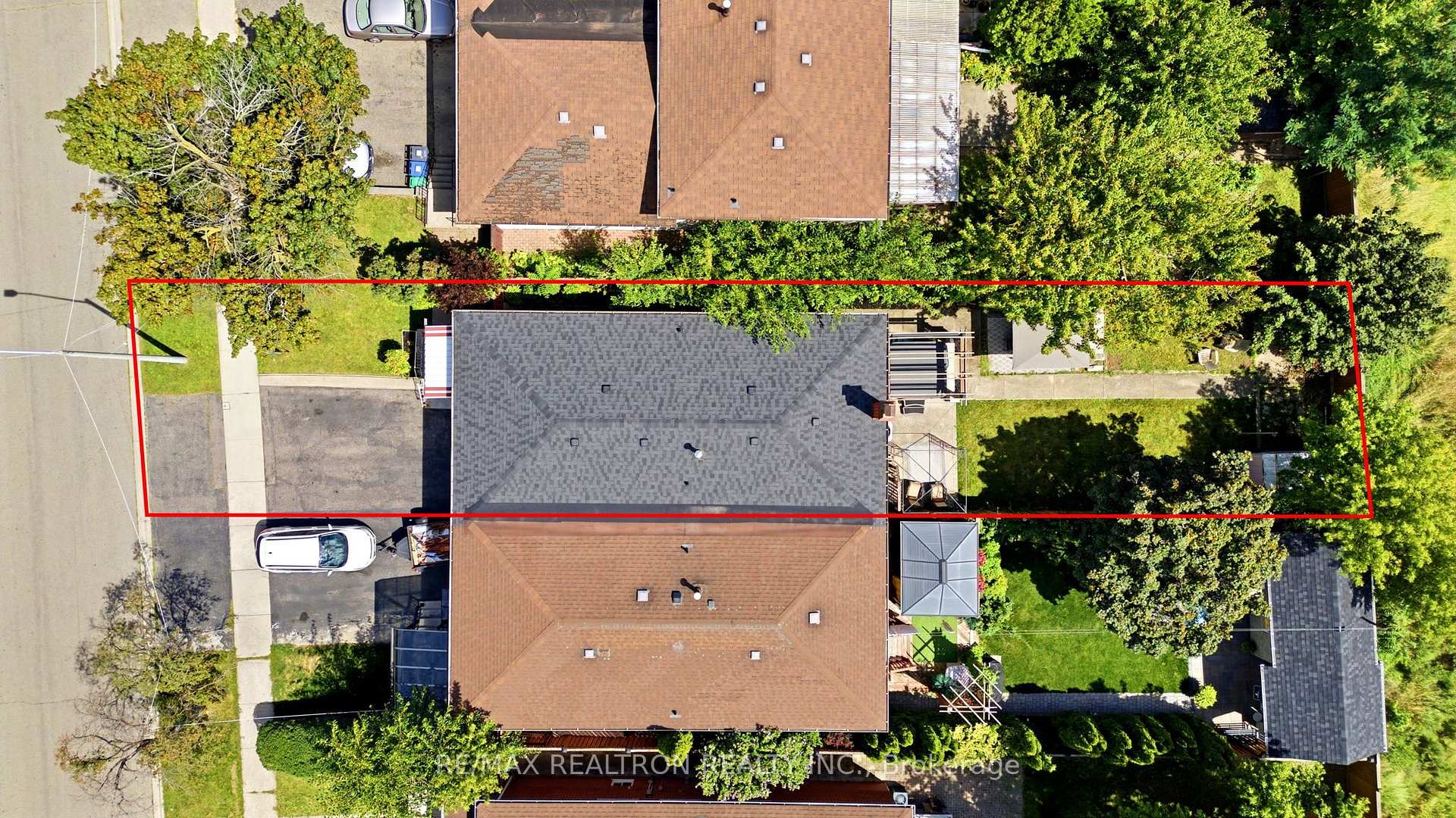 Photo 35 of 118 Surbray Grove, Mississauga, Fairview — HOMEH