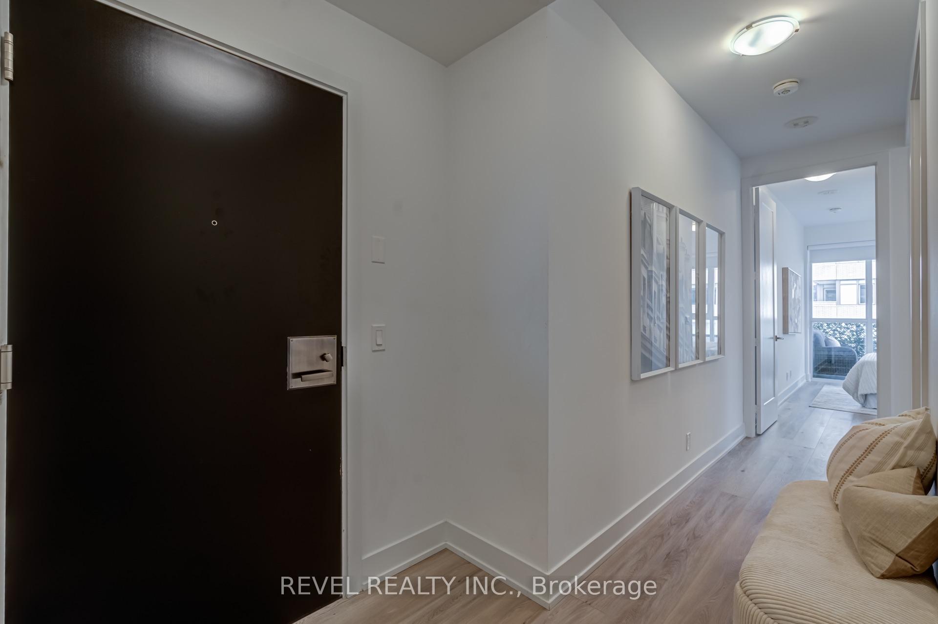 Photo 5 of Unit 1107, 11 Lillian Street, Toronto, Mount Pleasant West — HOMEH