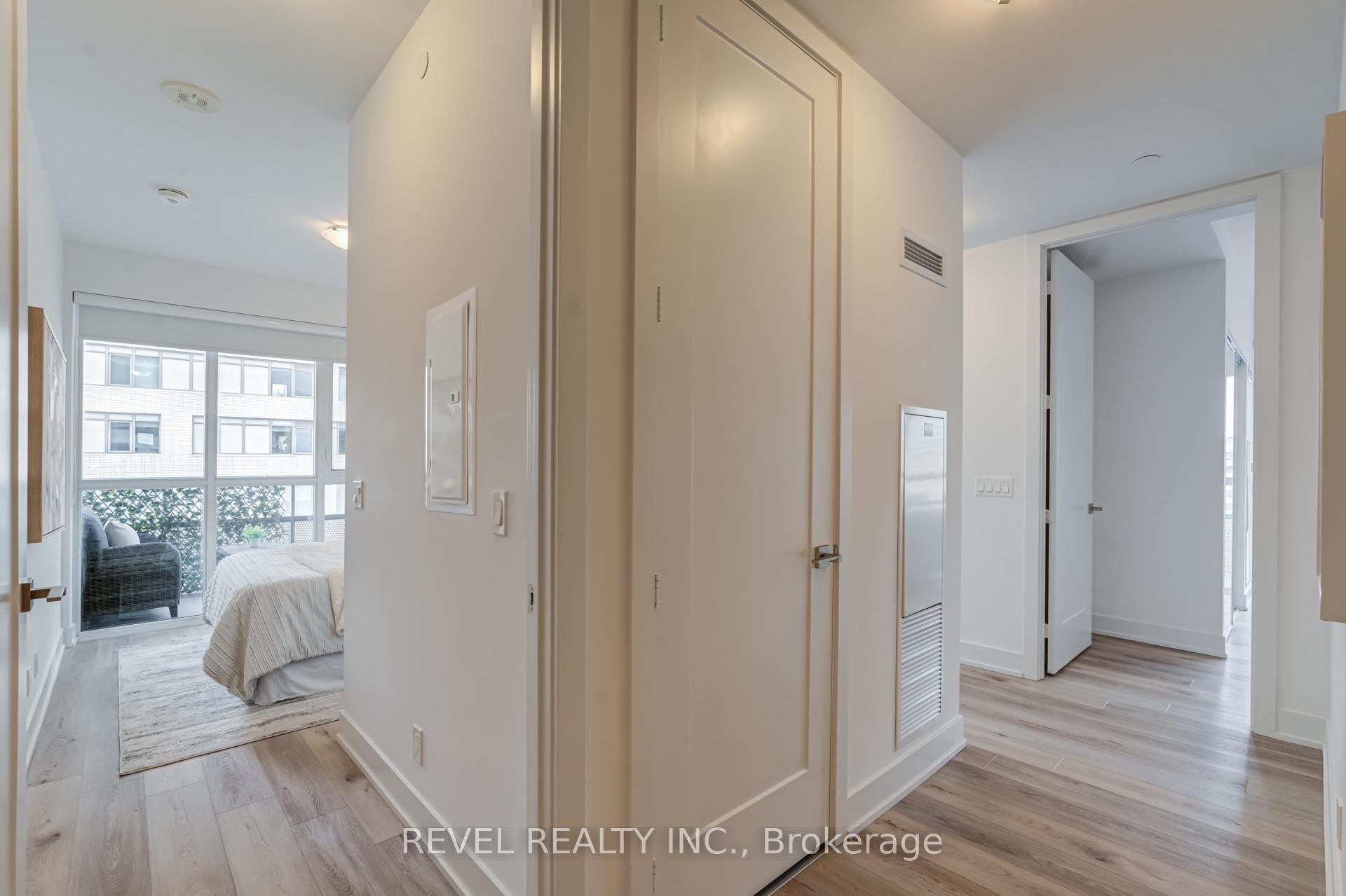 Photo 6 of Unit 1107, 11 Lillian Street, Toronto, Mount Pleasant West — HOMEH