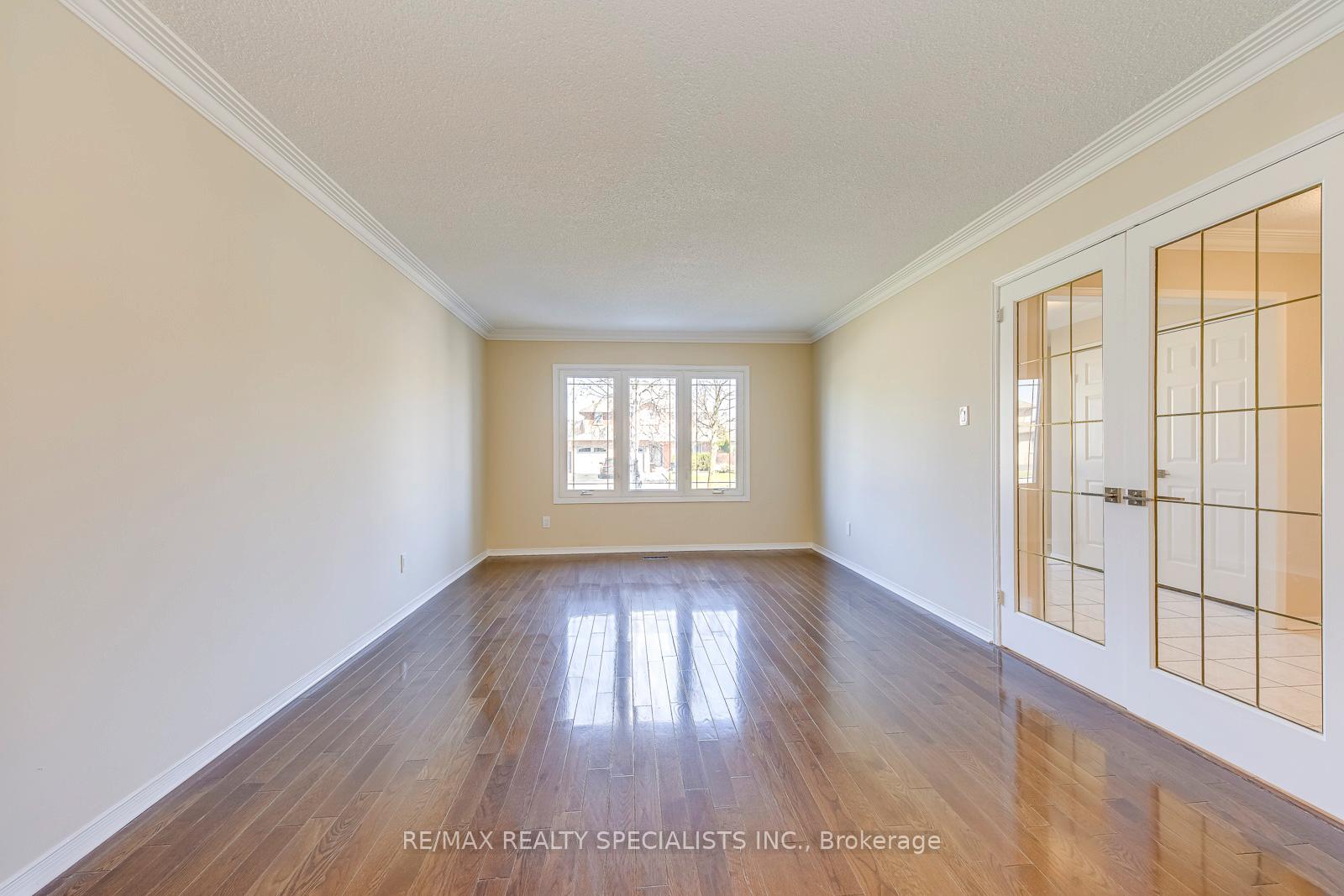 Photo 13 of 102 Sunforest Drive, Brampton, Heart Lake West — HOMEH