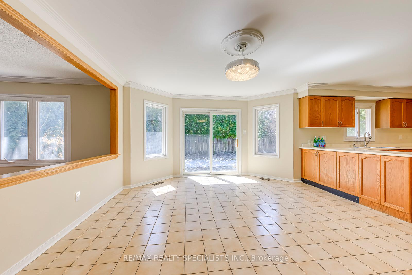 Photo 29 of 102 Sunforest Drive, Brampton, Heart Lake West — HOMEH