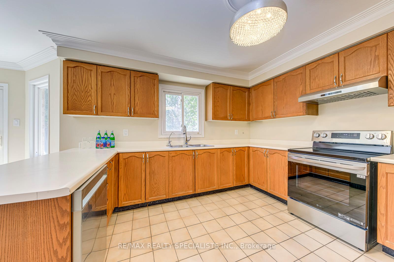 Photo 41 of 102 Sunforest Drive, Brampton, Heart Lake West — HOMEH