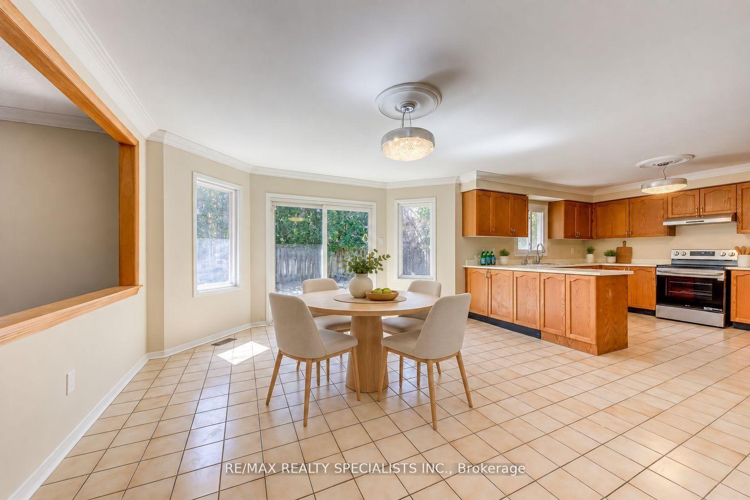 Photo 28 of 102 Sunforest Drive, Brampton, Heart Lake West — HOMEH