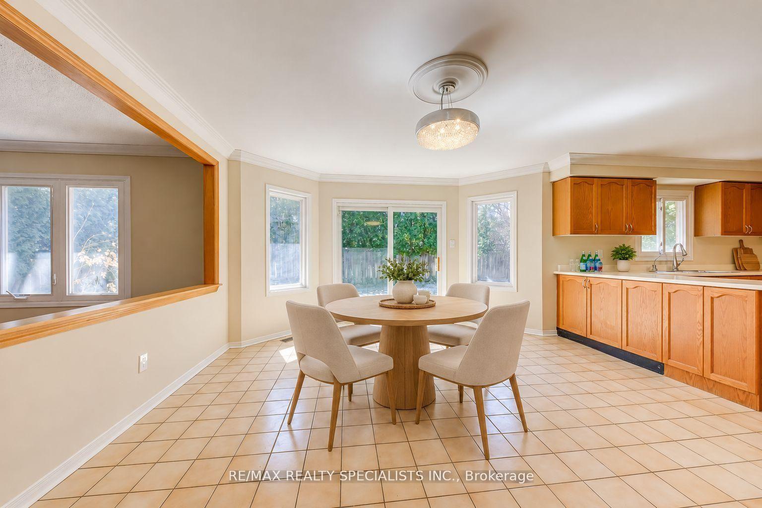 Photo 30 of 102 Sunforest Drive, Brampton, Heart Lake West — HOMEH