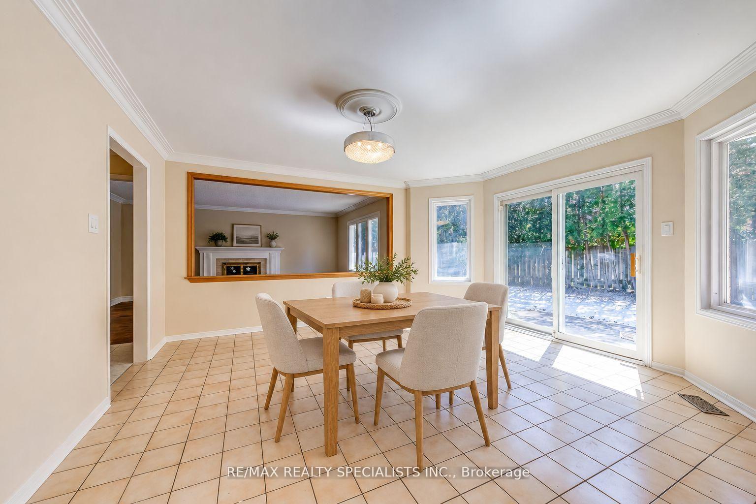 Photo 34 of 102 Sunforest Drive, Brampton, Heart Lake West — HOMEH