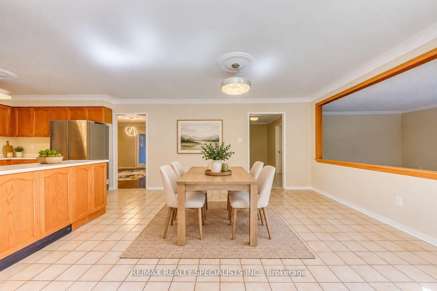 Photo 38 of 102 Sunforest Drive, Brampton, Heart Lake West — HOMEH