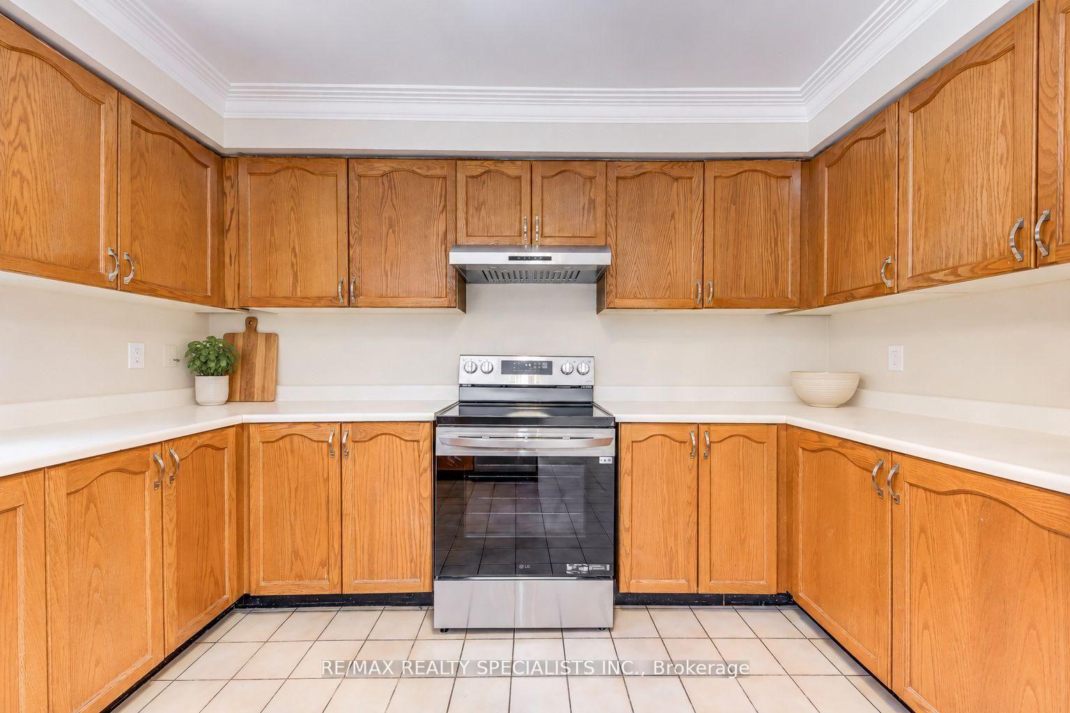 Photo 44 of 102 Sunforest Drive, Brampton, Heart Lake West — HOMEH