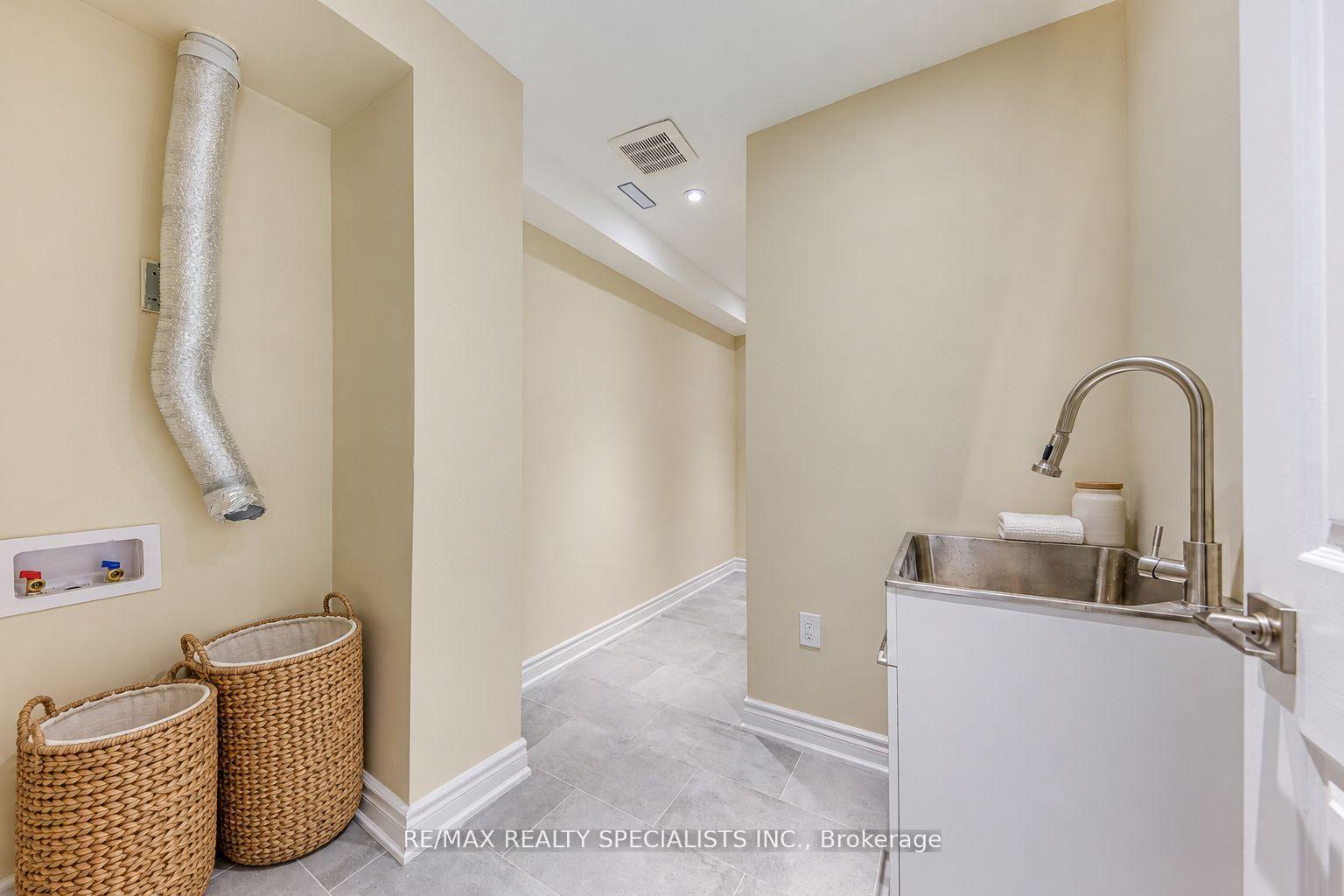 Photo 48 of 102 Sunforest Drive, Brampton, Heart Lake West — HOMEH