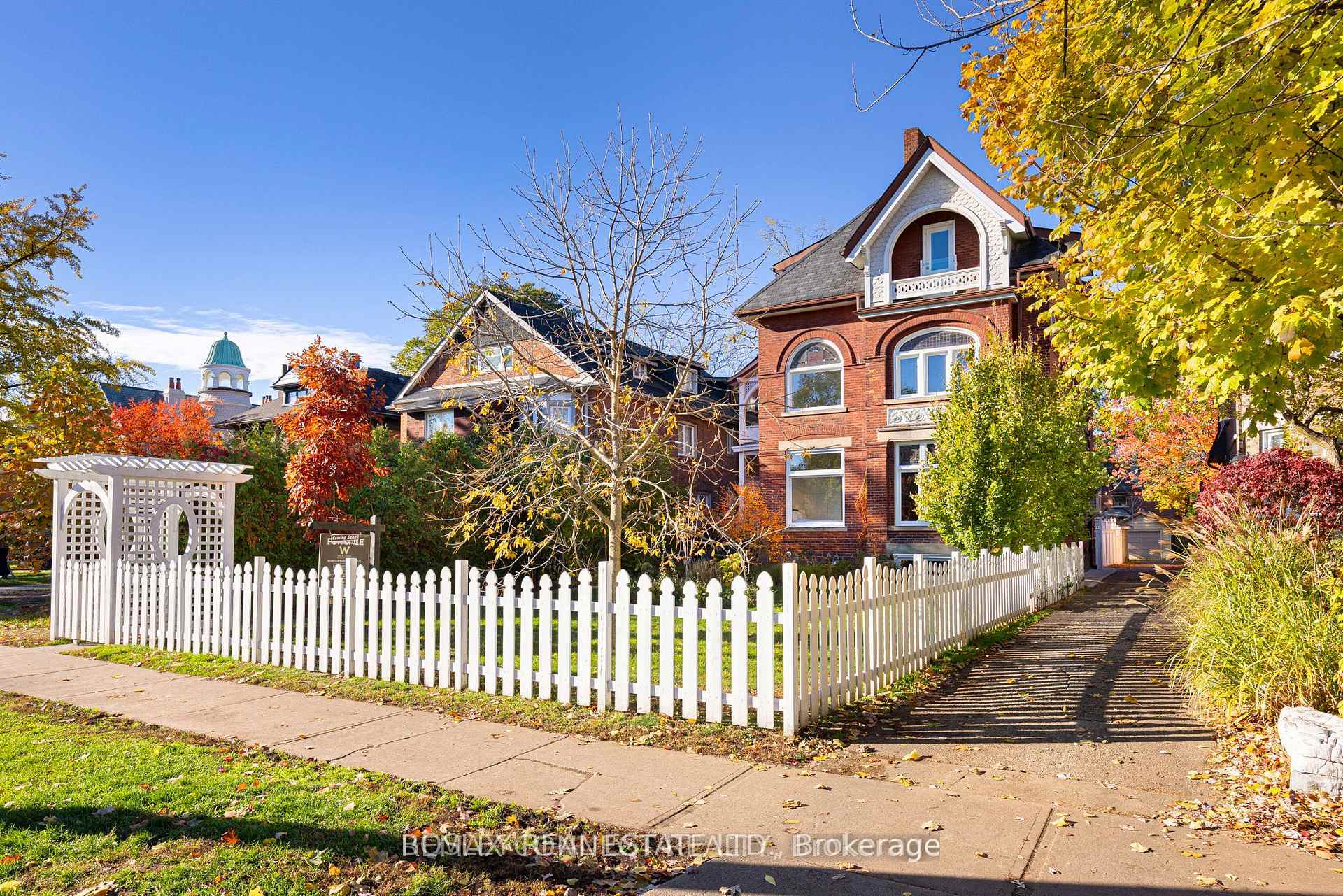 Photo 2 of Unit Main, 178 High Park Avenue, Toronto, High Park North — HOMEH