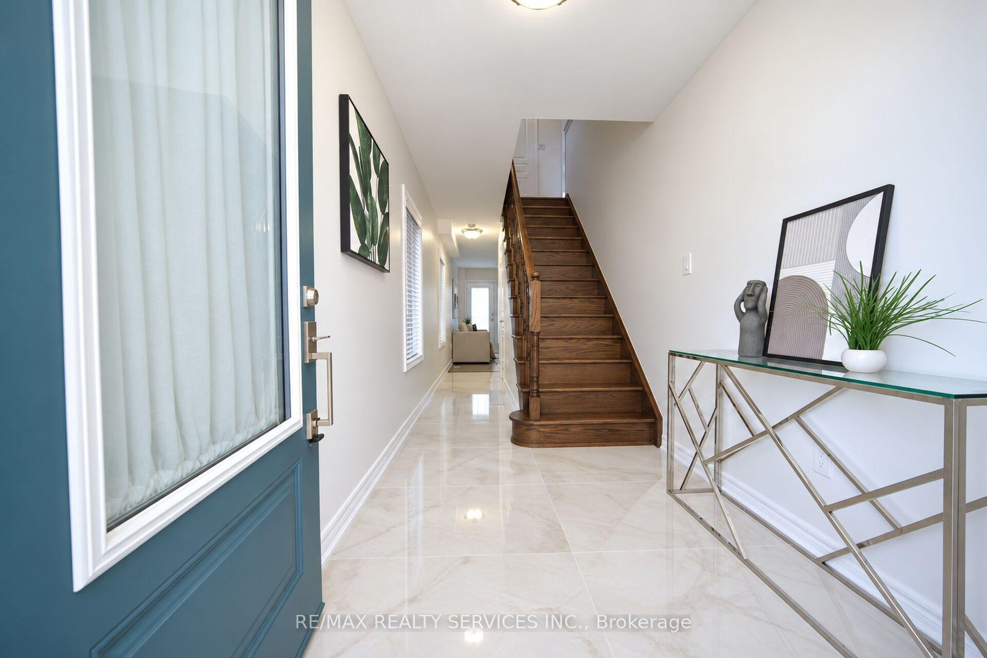 Photo 7 of Unit 111, 12 Cedarland Road, Brampton, Credit Valley — HOMEH