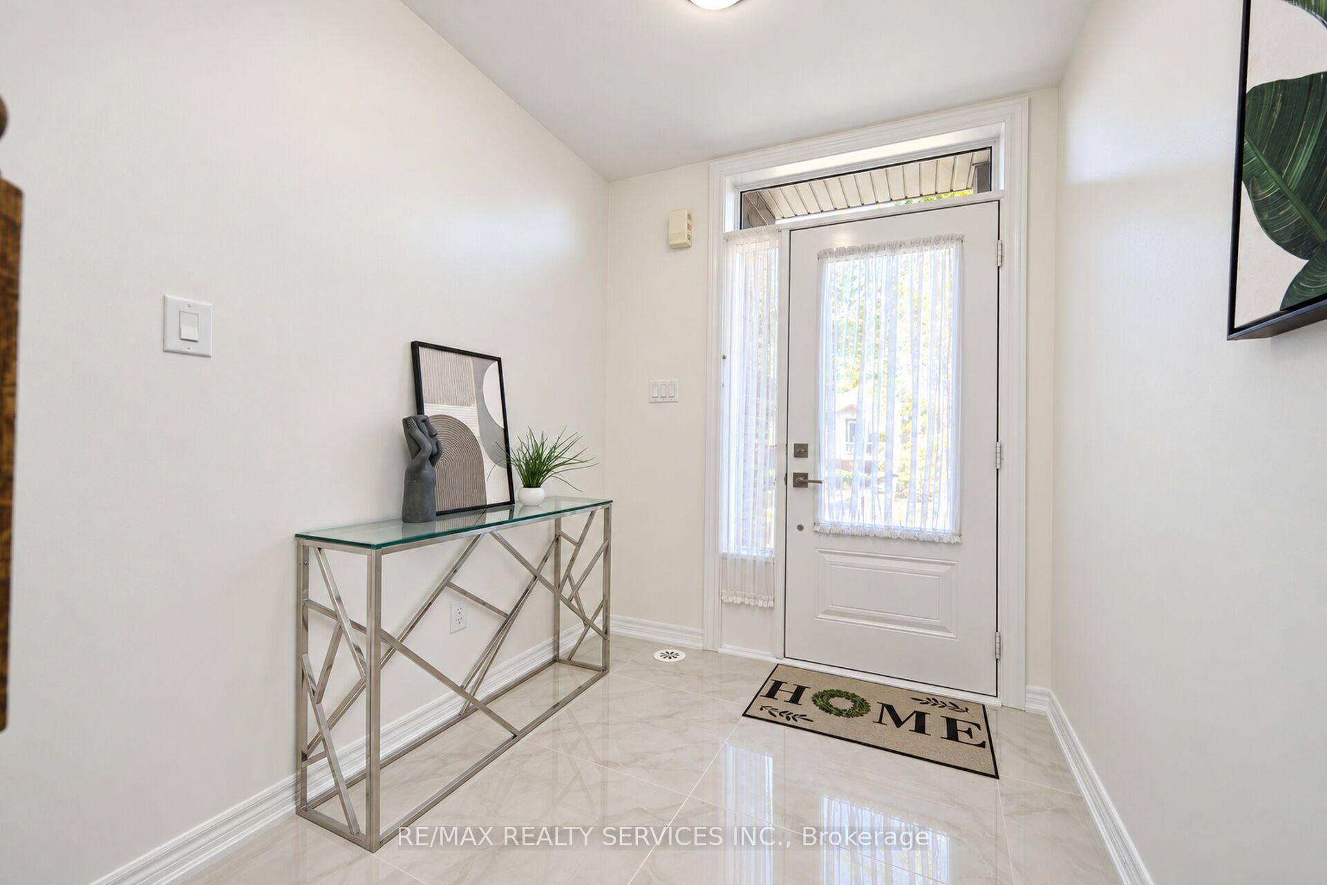 Photo 8 of Unit 111, 12 Cedarland Road, Brampton, Credit Valley — HOMEH