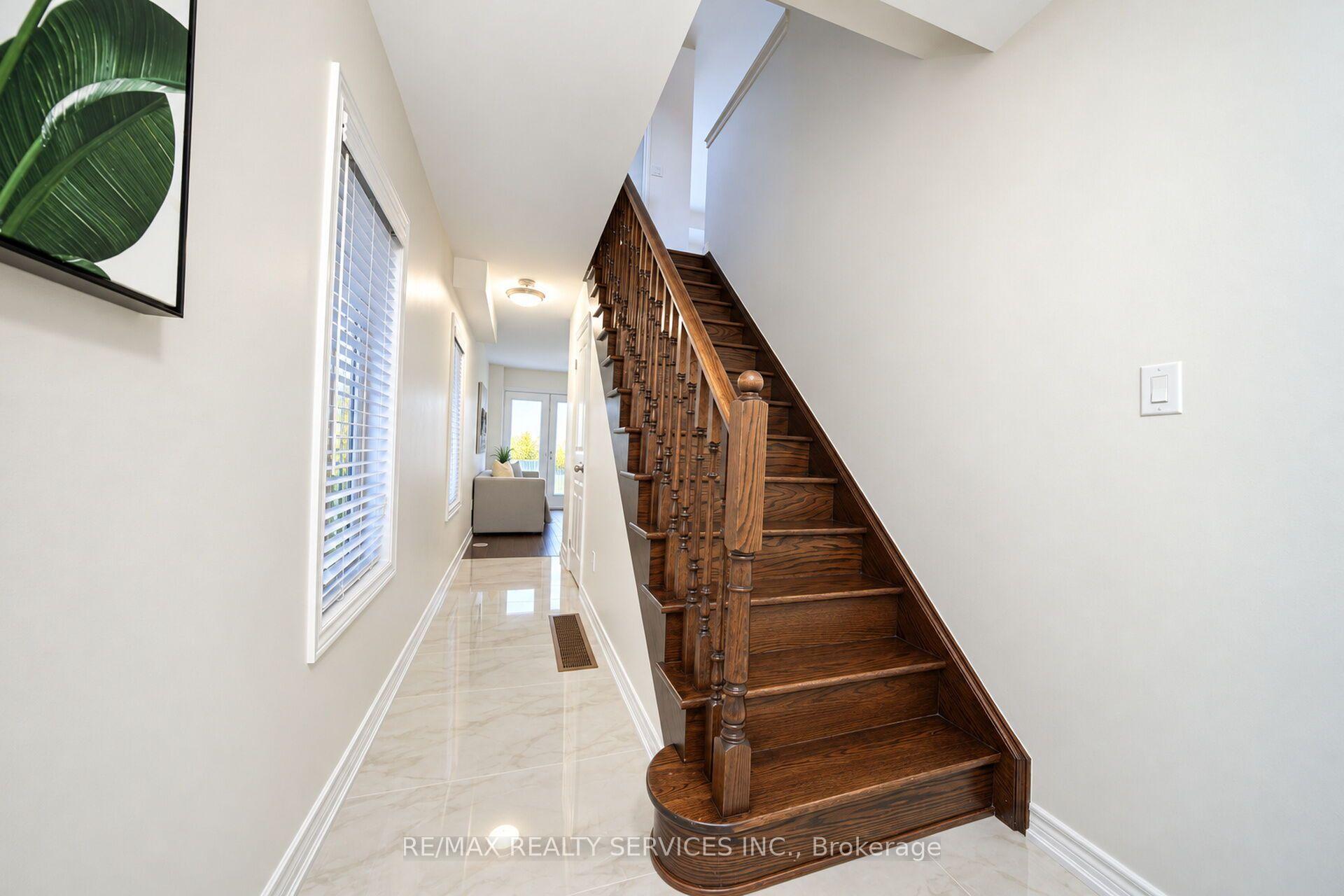 Photo 9 of Unit 111, 12 Cedarland Road, Brampton, Credit Valley — HOMEH