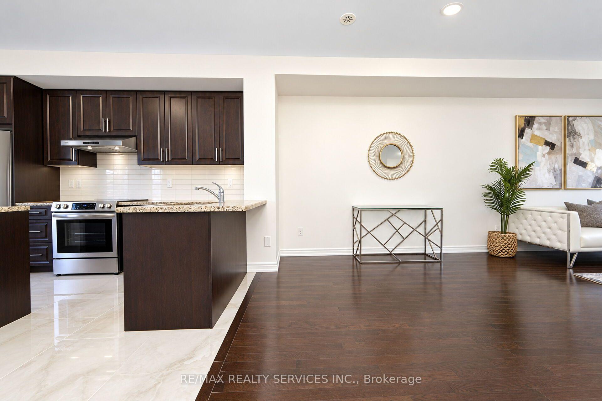 Photo 10 of Unit 111, 12 Cedarland Road, Brampton, Credit Valley — HOMEH
