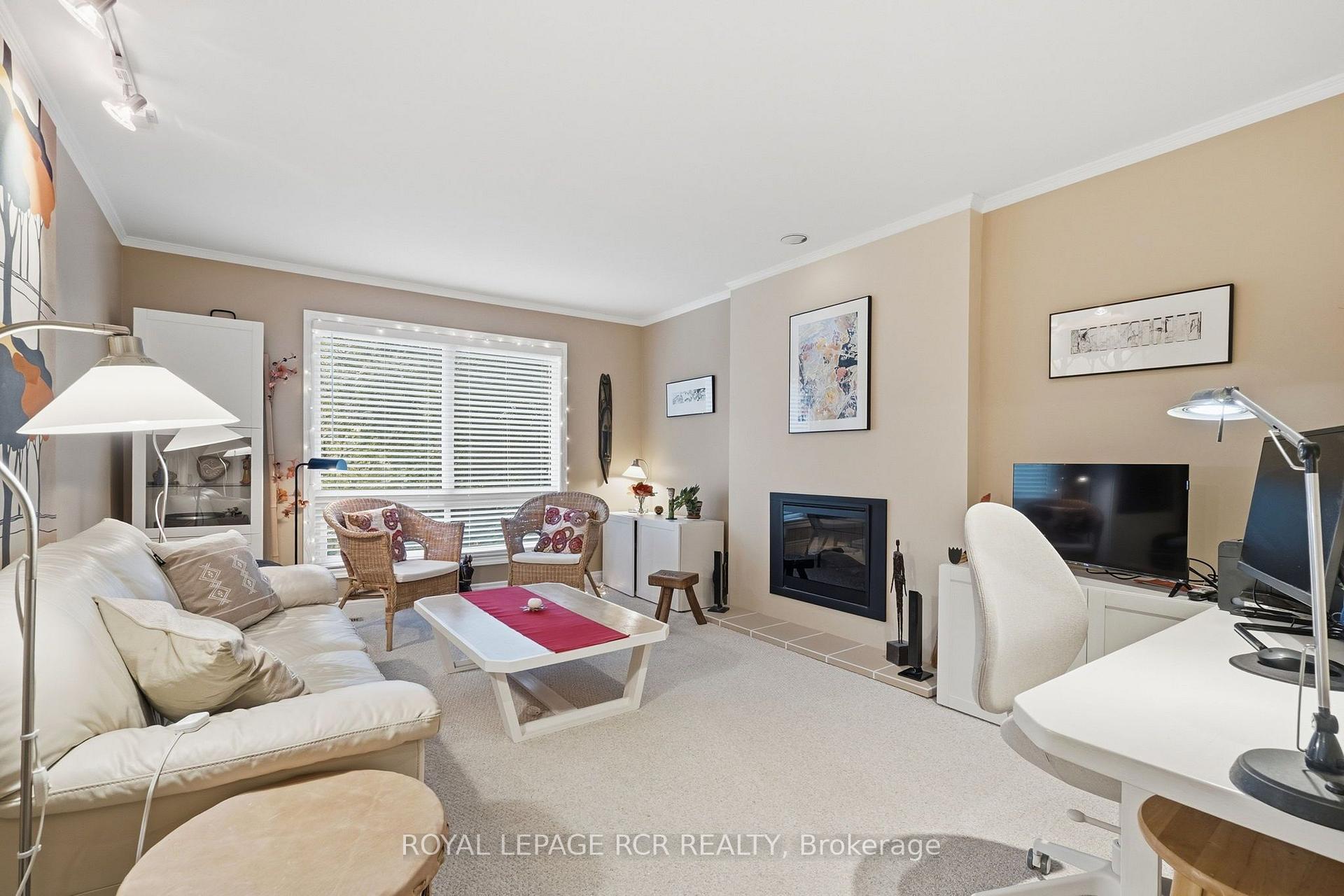 Photo 17 of 62 Wright Crescent, Caledon, Bolton North — HOMEH