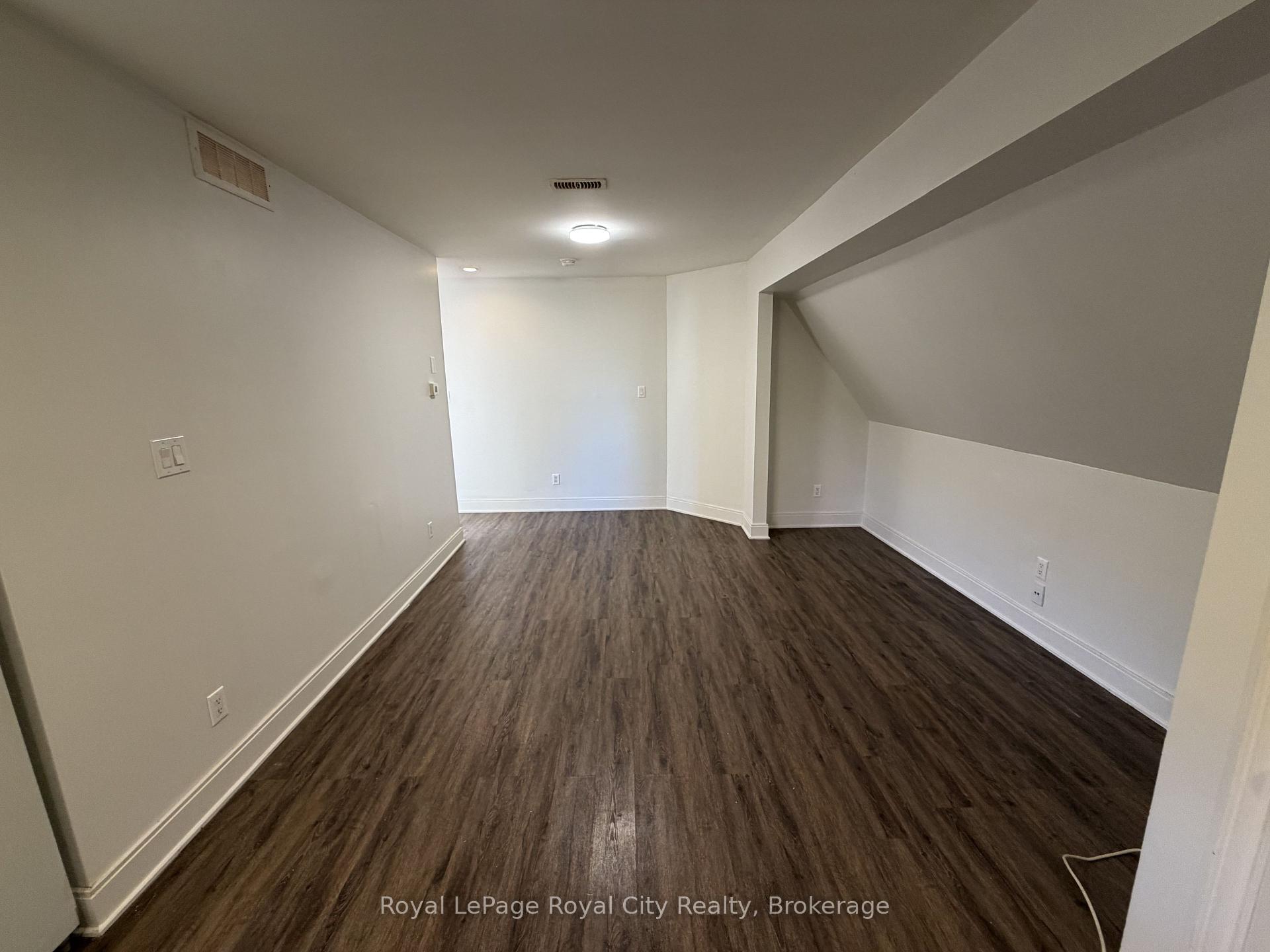 Photo 3 of Unit UNIT B, 563 Woolwich Street, Guelph, Exhibition Park — HOMEH