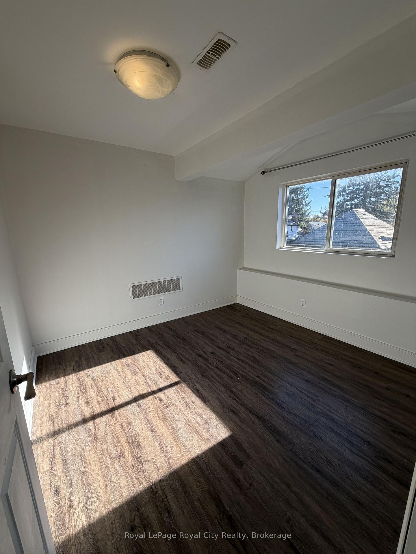 Photo 4 of Unit UNIT B, 563 Woolwich Street, Guelph, Exhibition Park — HOMEH