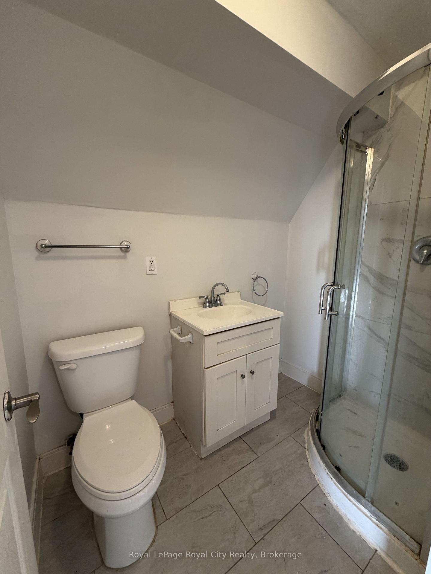 Photo 5 of Unit UNIT B, 563 Woolwich Street, Guelph, Exhibition Park — HOMEH