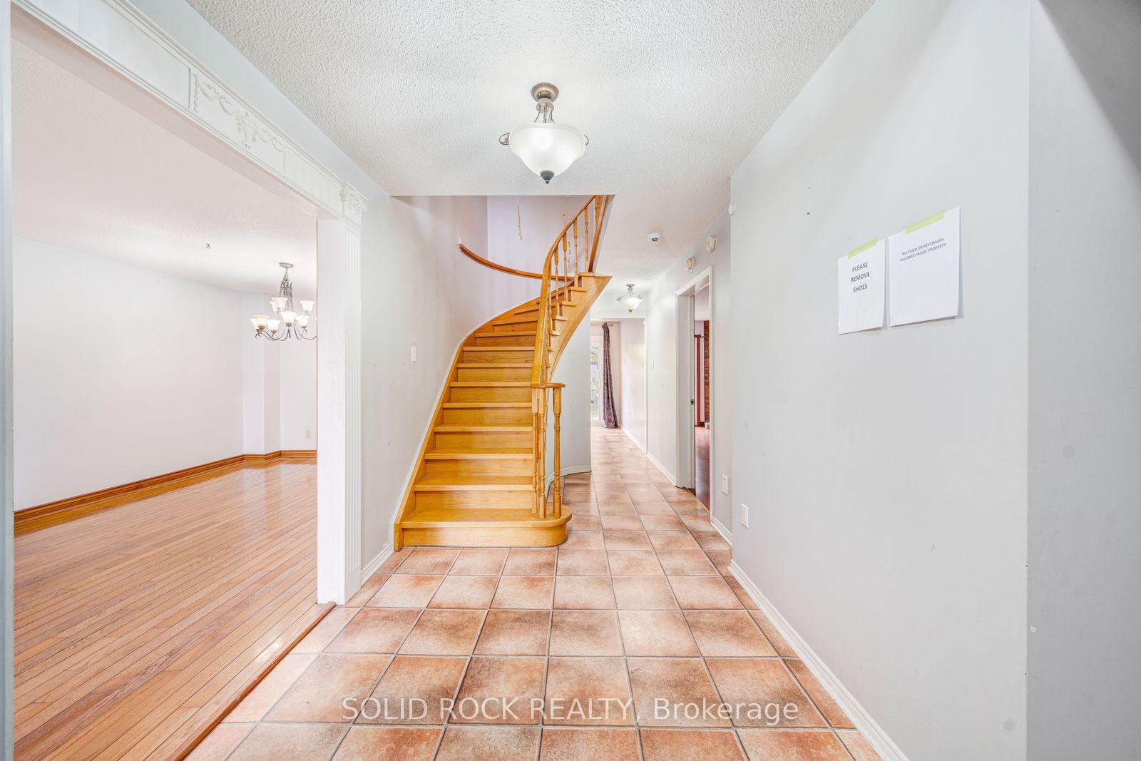 Photo 3 of 2394 Strathmore Crescent, Pickering, Brock Ridge — HOMEH