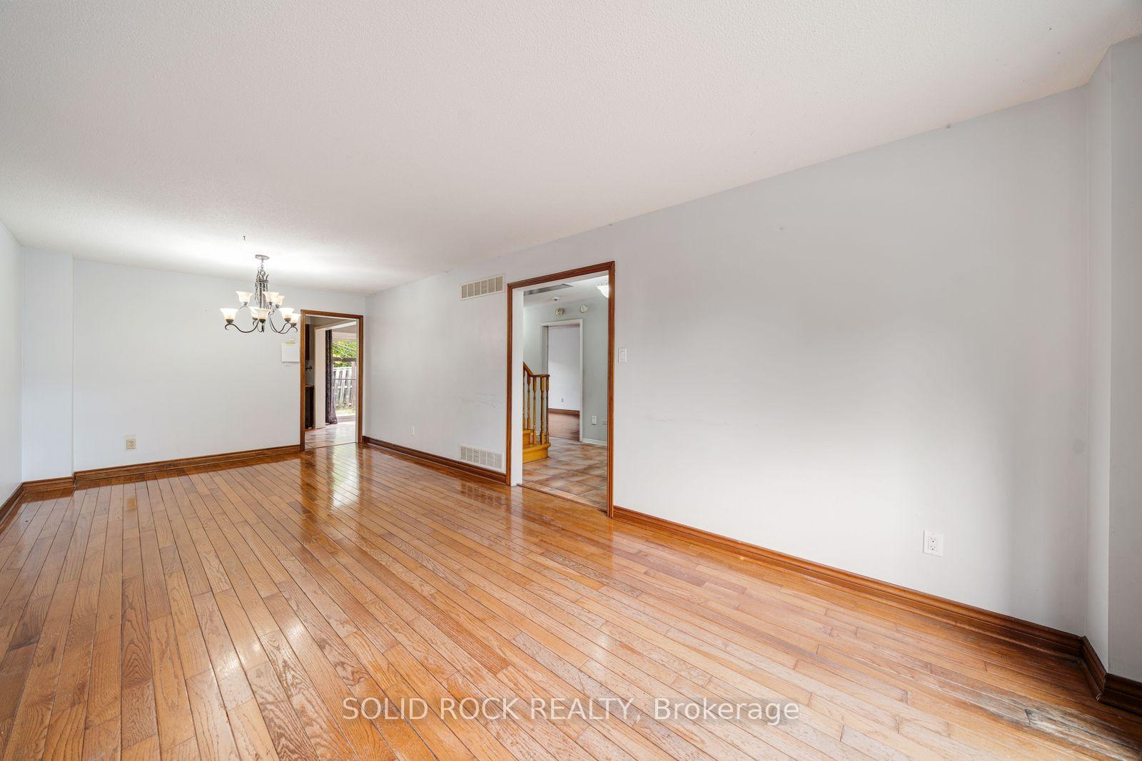 Photo 4 of 2394 Strathmore Crescent, Pickering, Brock Ridge — HOMEH