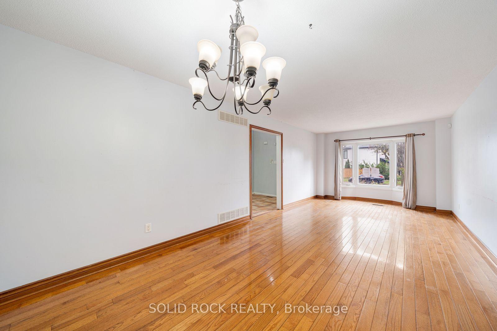 Photo 5 of 2394 Strathmore Crescent, Pickering, Brock Ridge — HOMEH